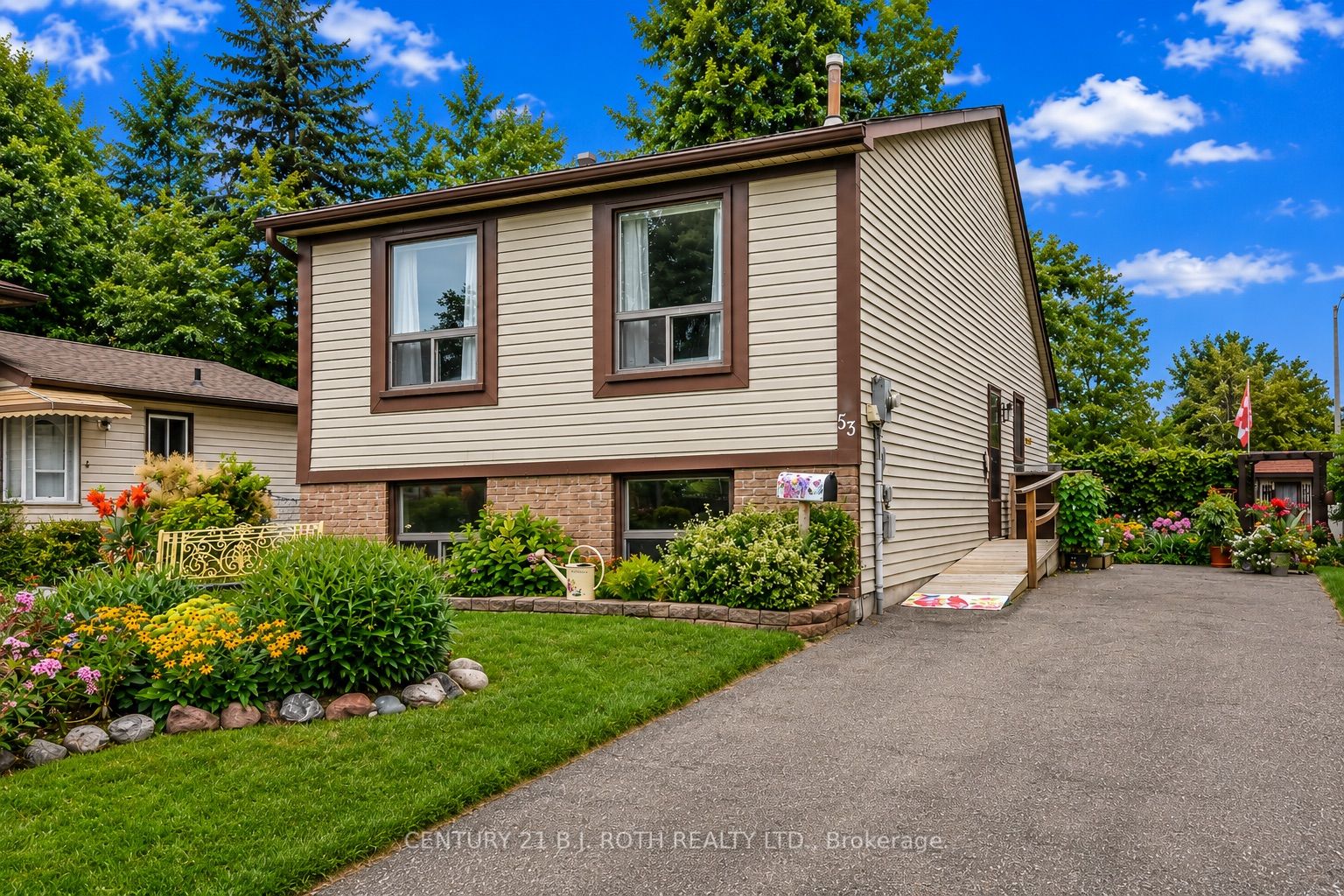 53 Mowat Crescent Property Photo 1