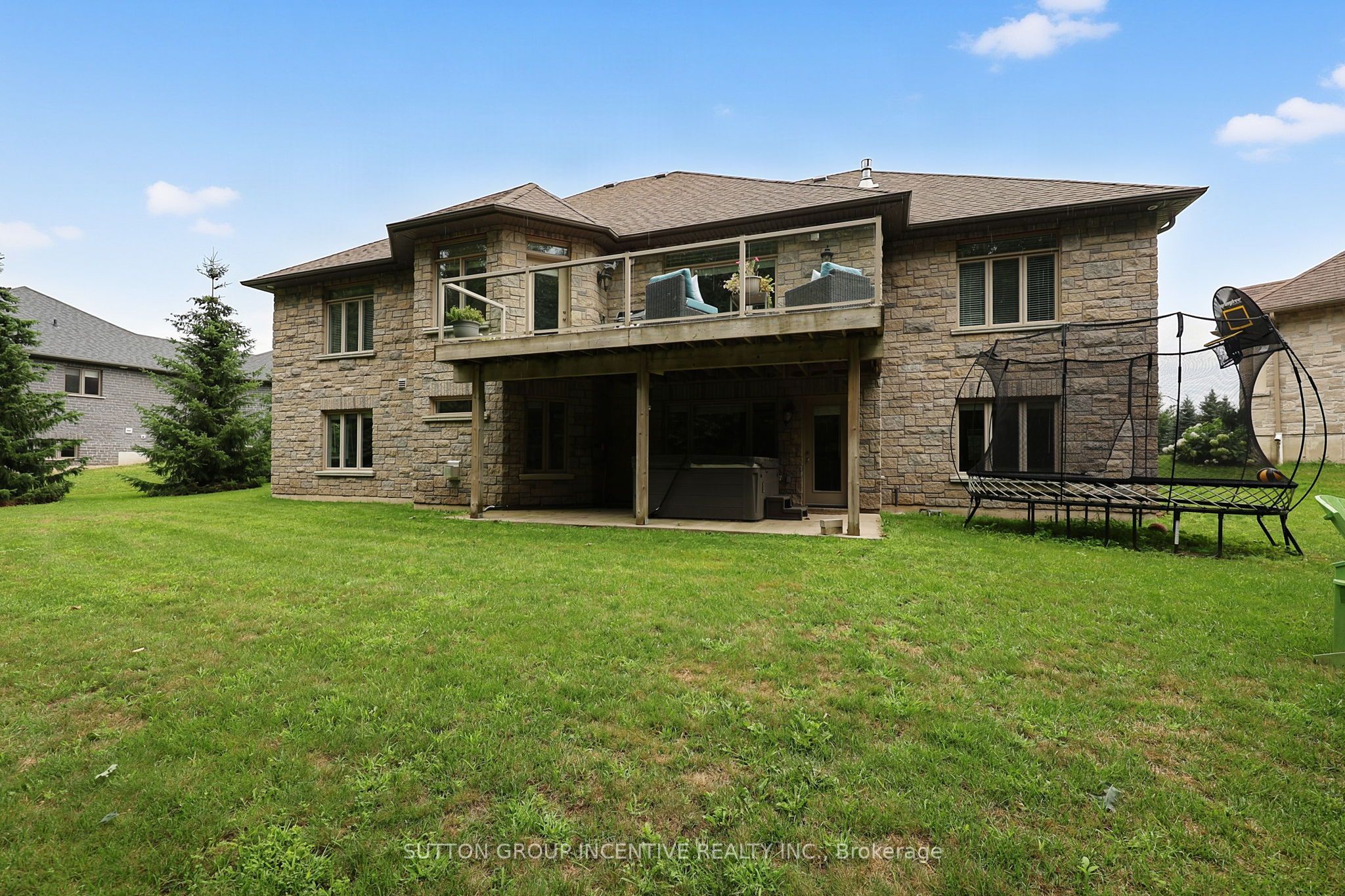18 Lloyd Cook Drive W Property Photo 7