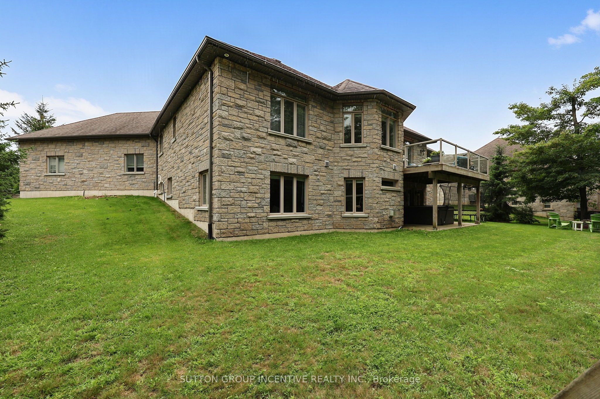 18 Lloyd Cook Drive W Property Photo 9
