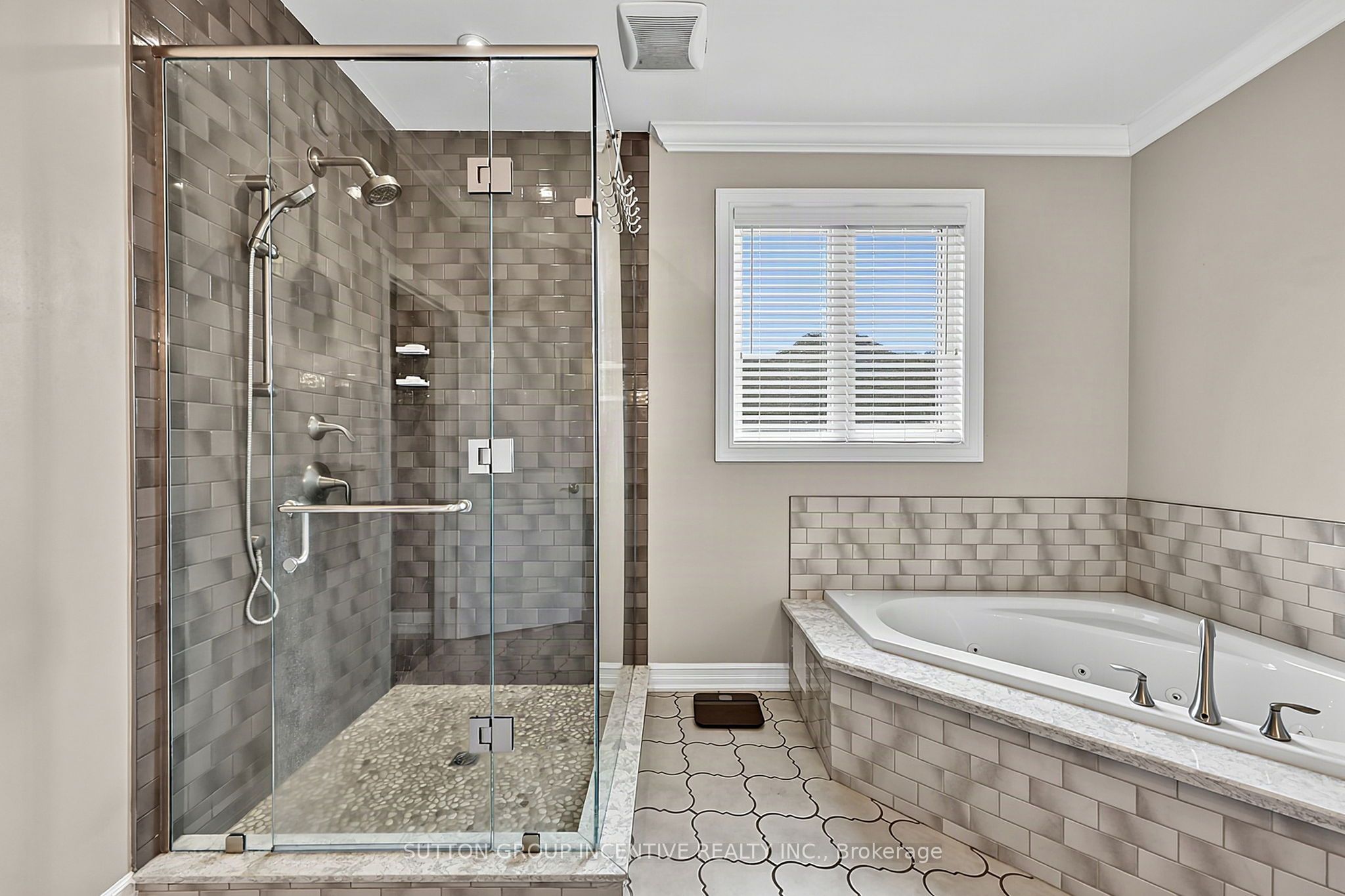 18 Lloyd Cook Drive W Property Photo 35