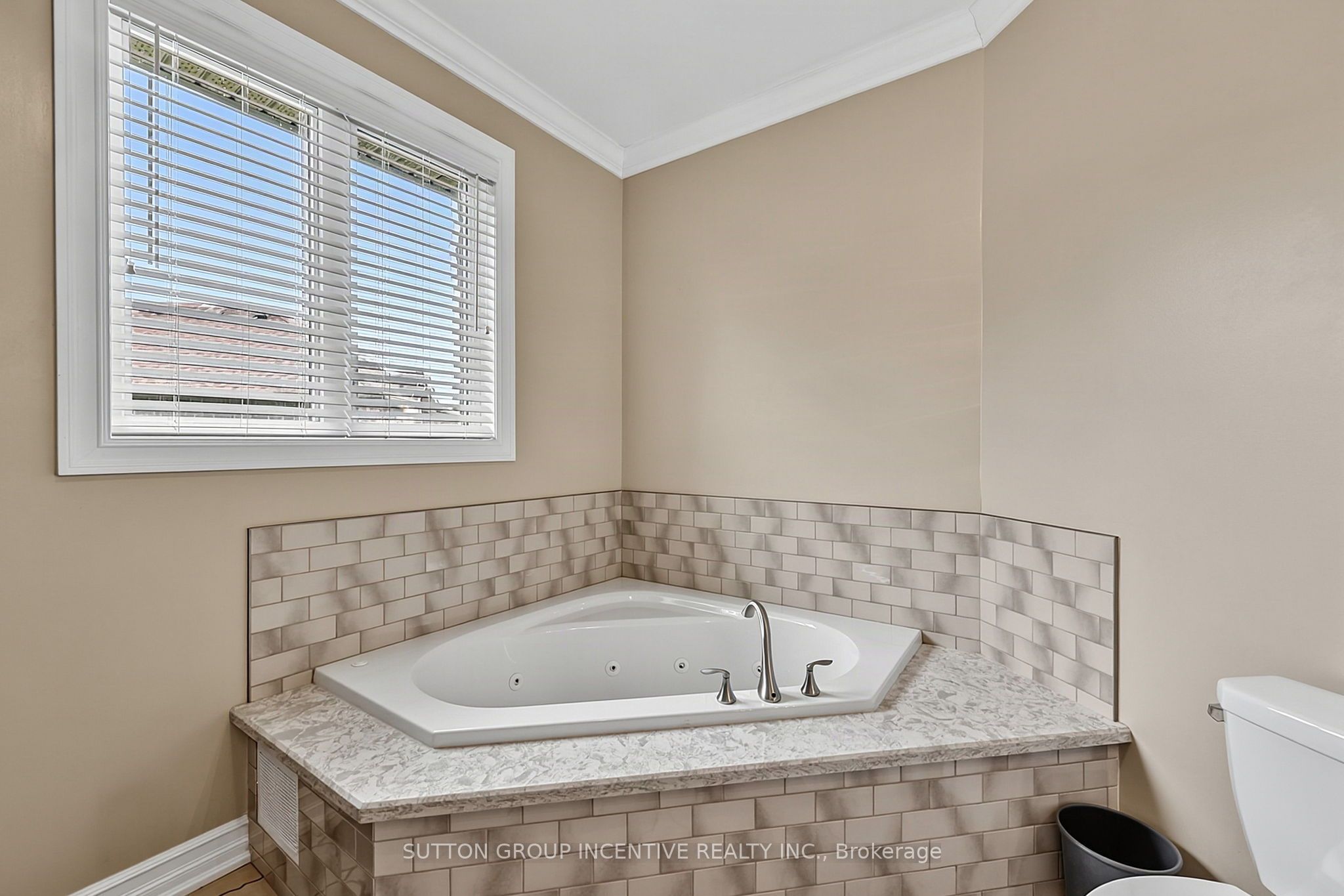 18 Lloyd Cook Drive W Property Photo 36