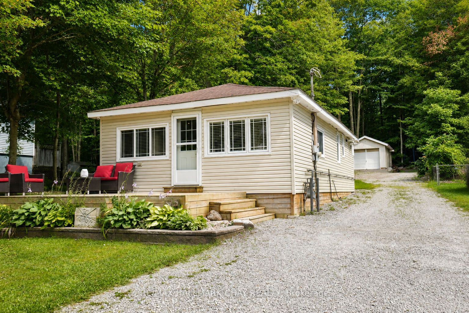 375 Robins Point Road Property Photo 2