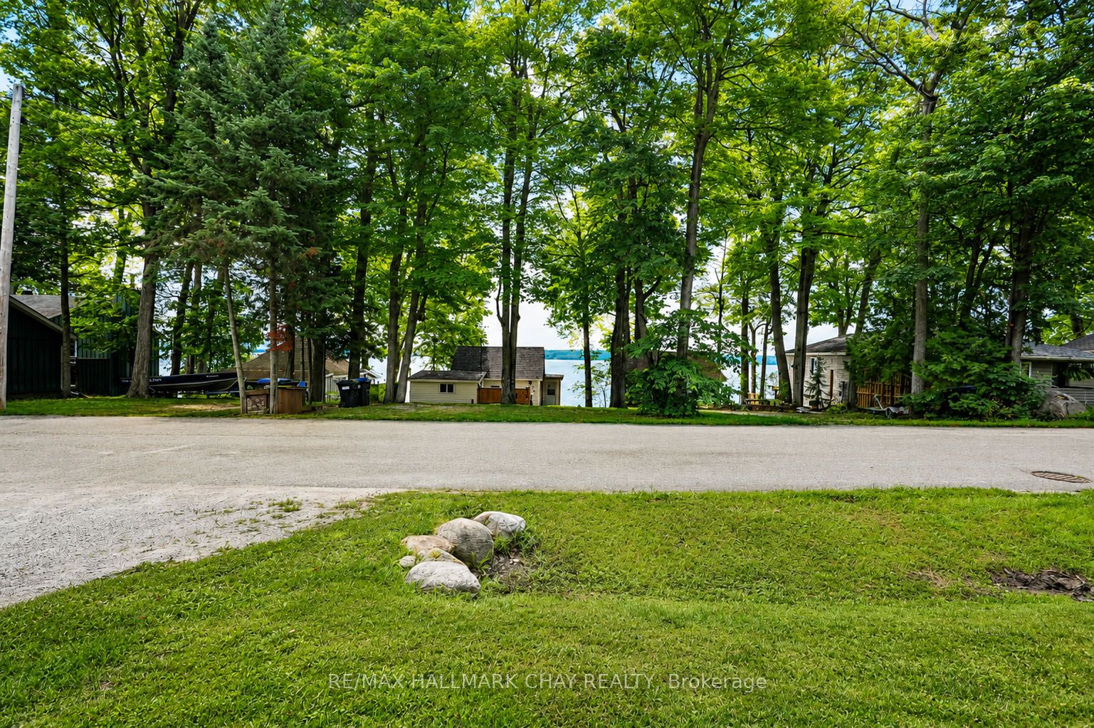 375 Robins Point Road Property Photo 3