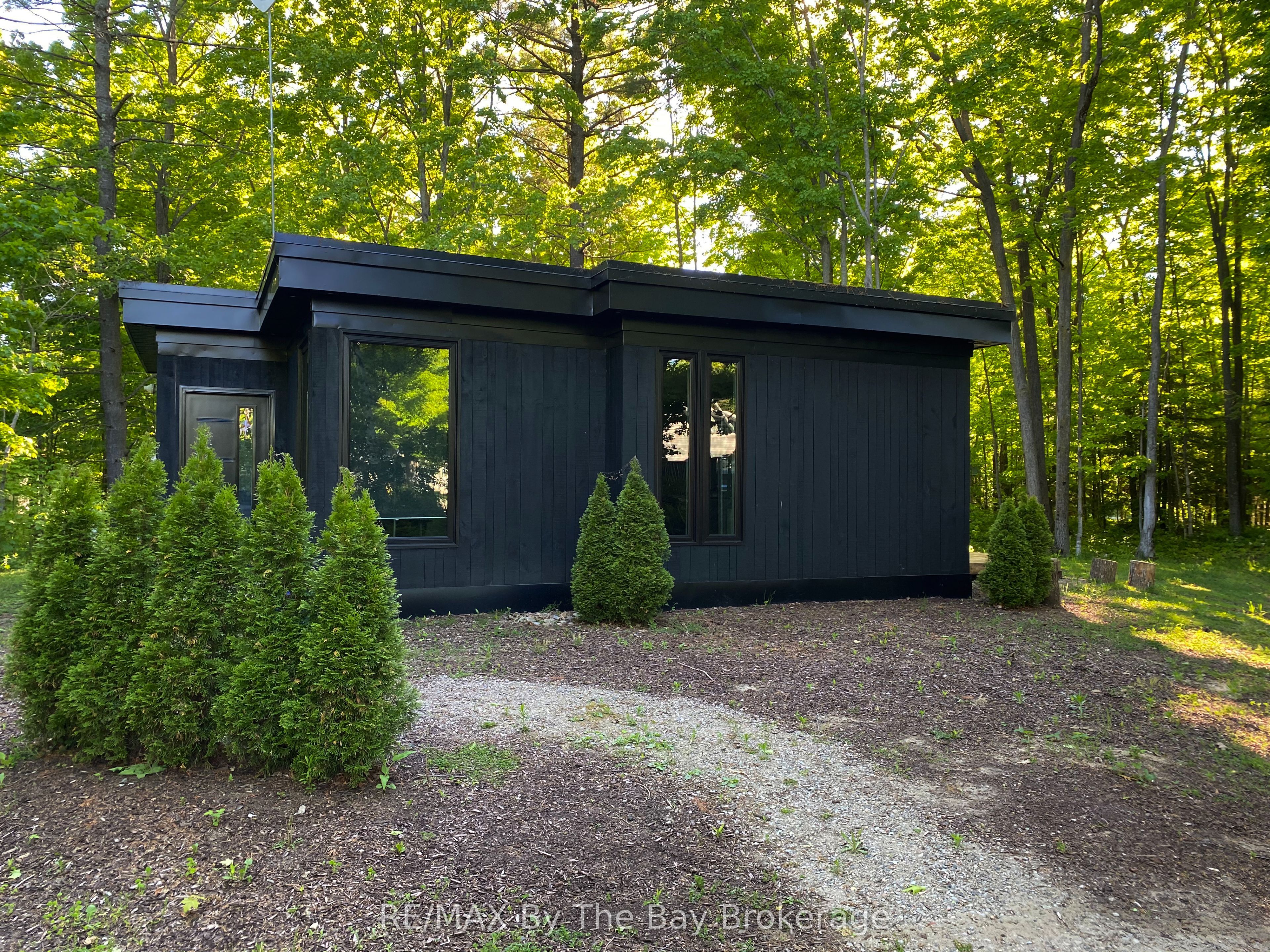 33 St. Laurent Boulevard Property Photo 1