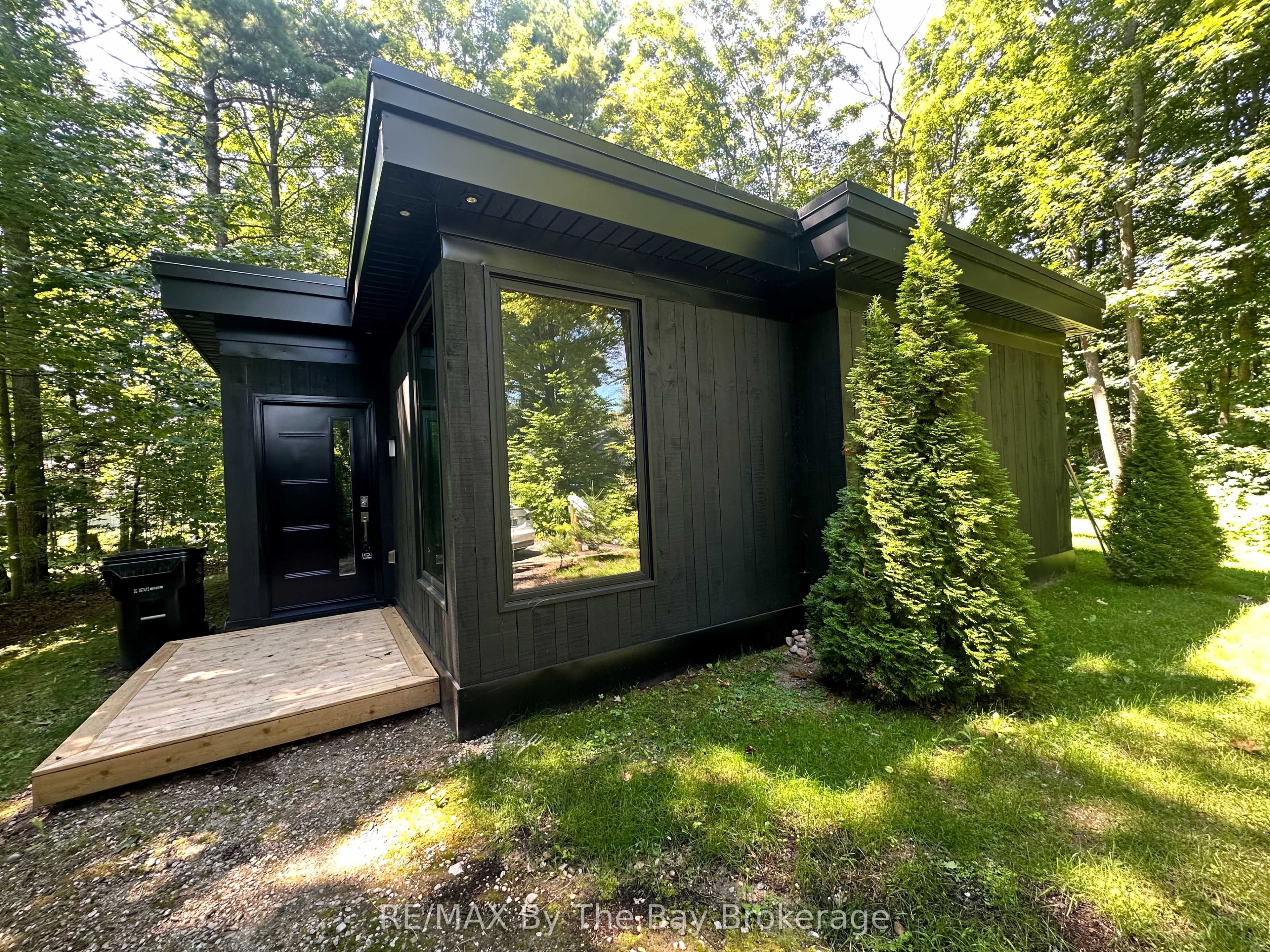 33 St. Laurent Boulevard Property Photo 2