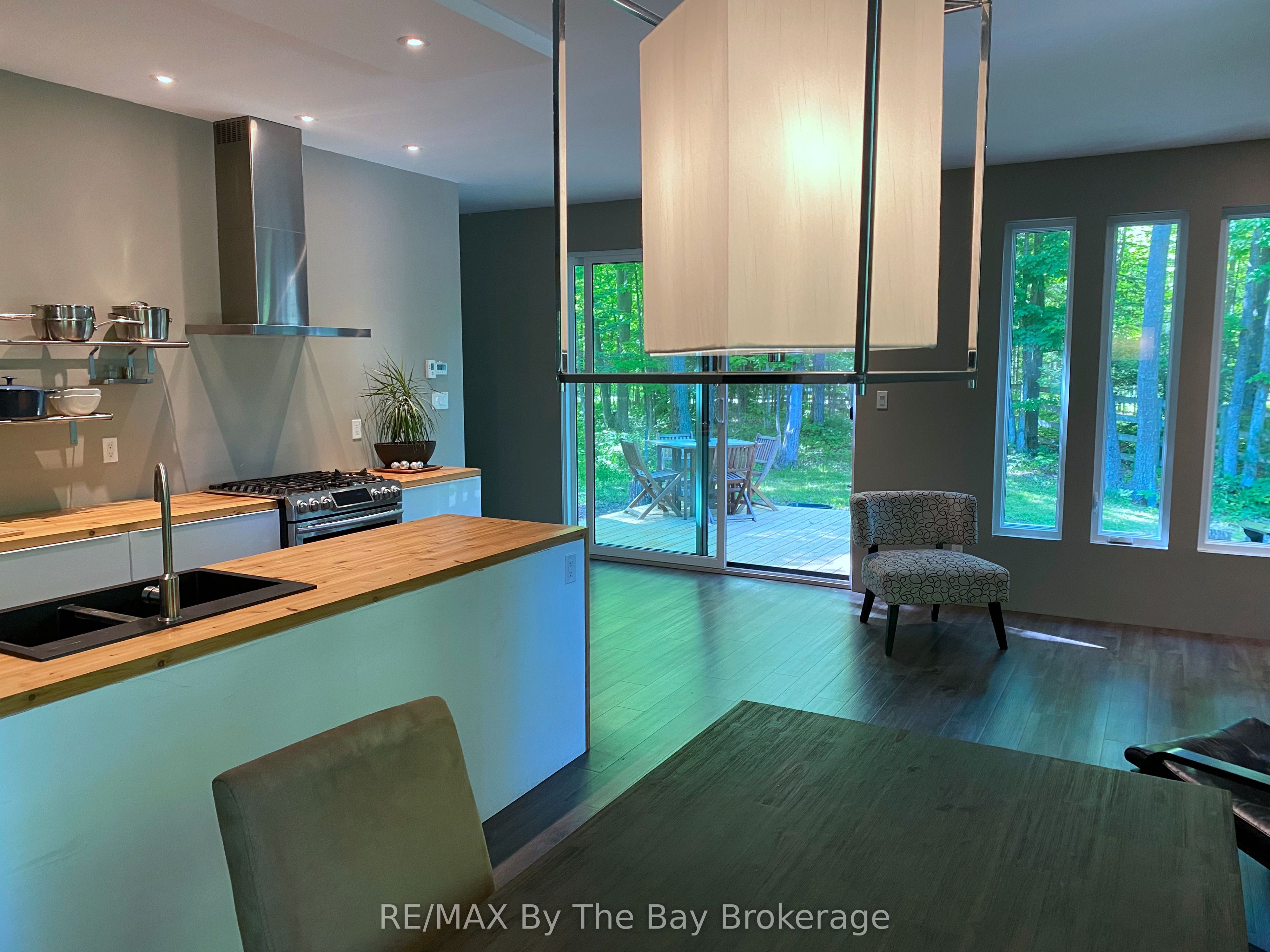 33 St. Laurent Boulevard Property Photo 4