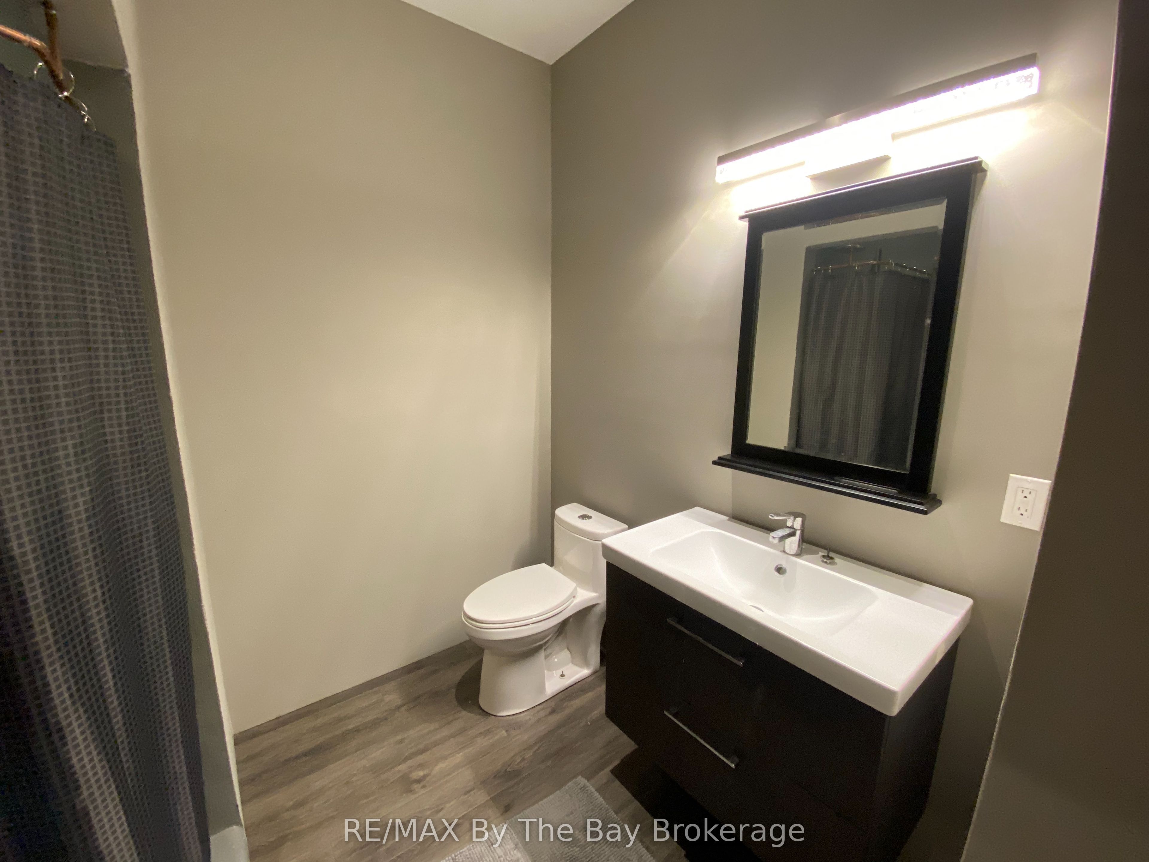 33 St. Laurent Boulevard Property Photo 6