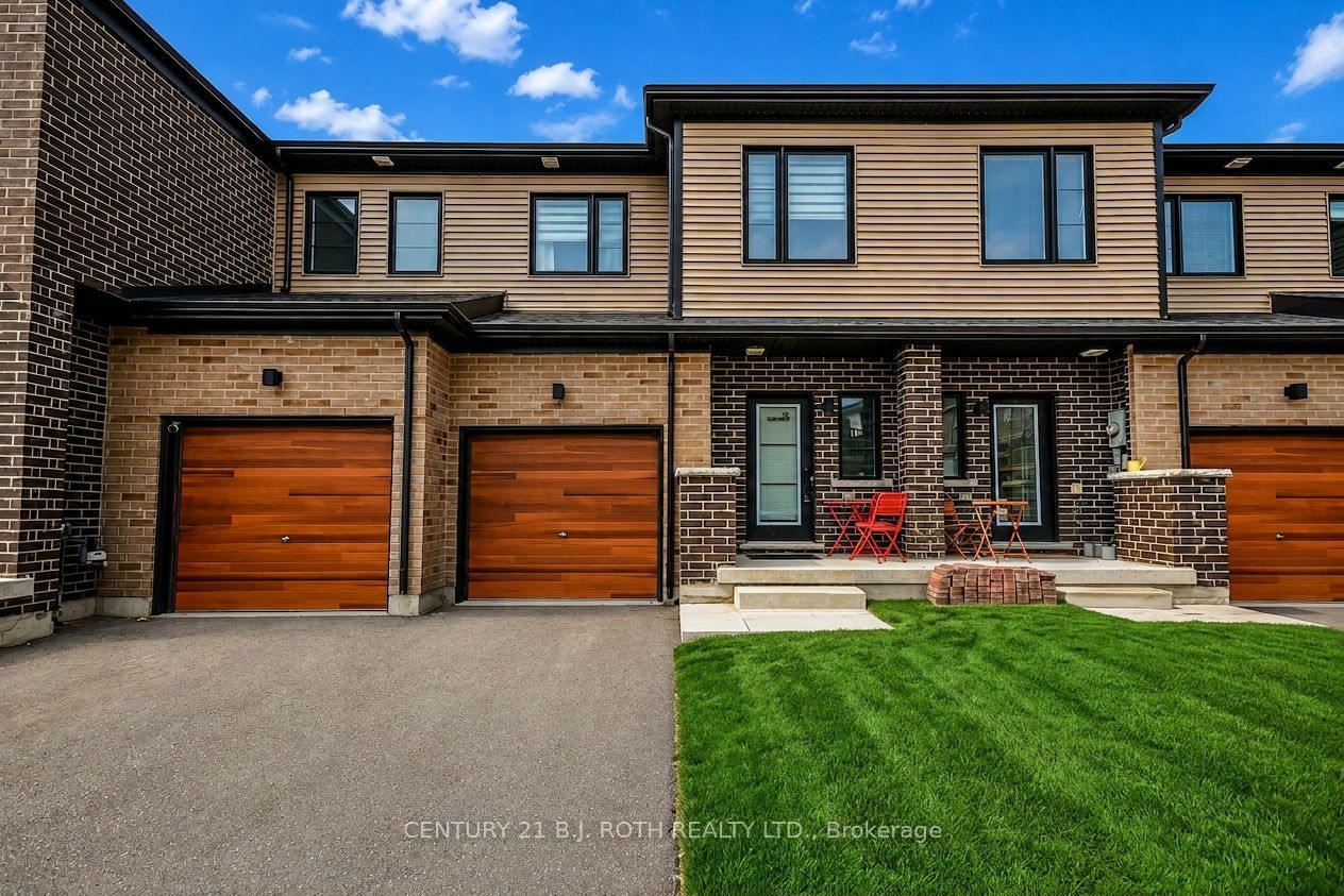 35 Pumpkin Corner Crescent Property Photo 1