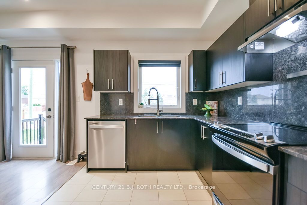 35 Pumpkin Corner Crescent Property Photo 12