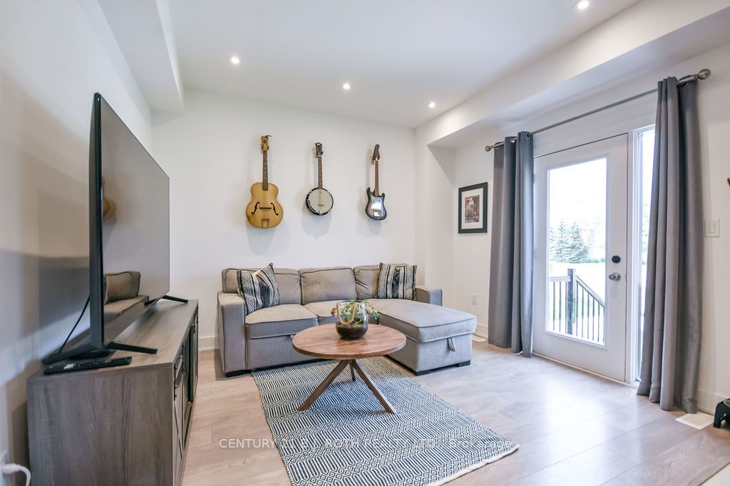 35 Pumpkin Corner Crescent Property Photo 17