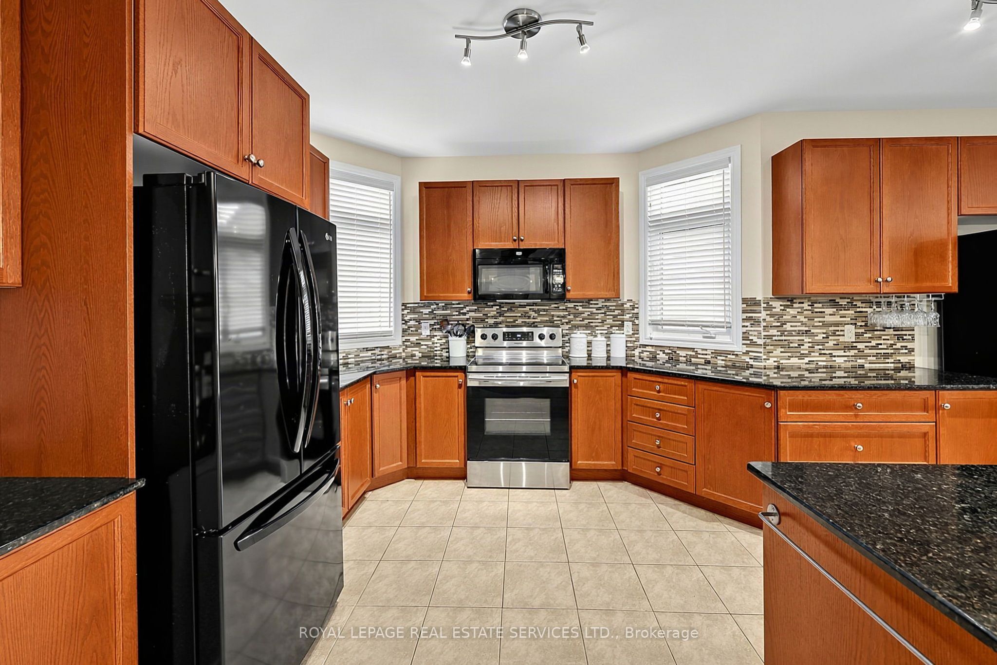 17 Leeward Circle Property Photo 13