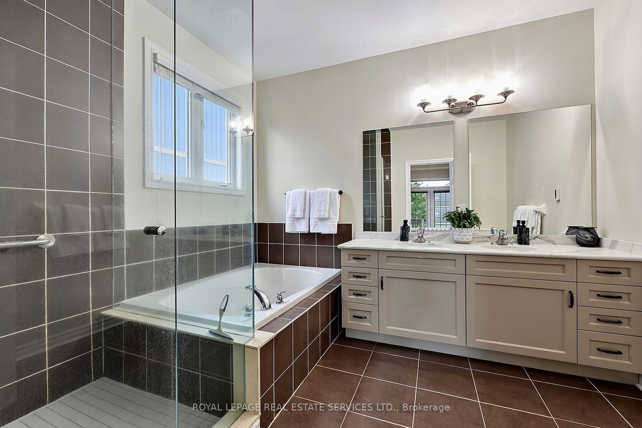 17 Leeward Circle Property Photo 23