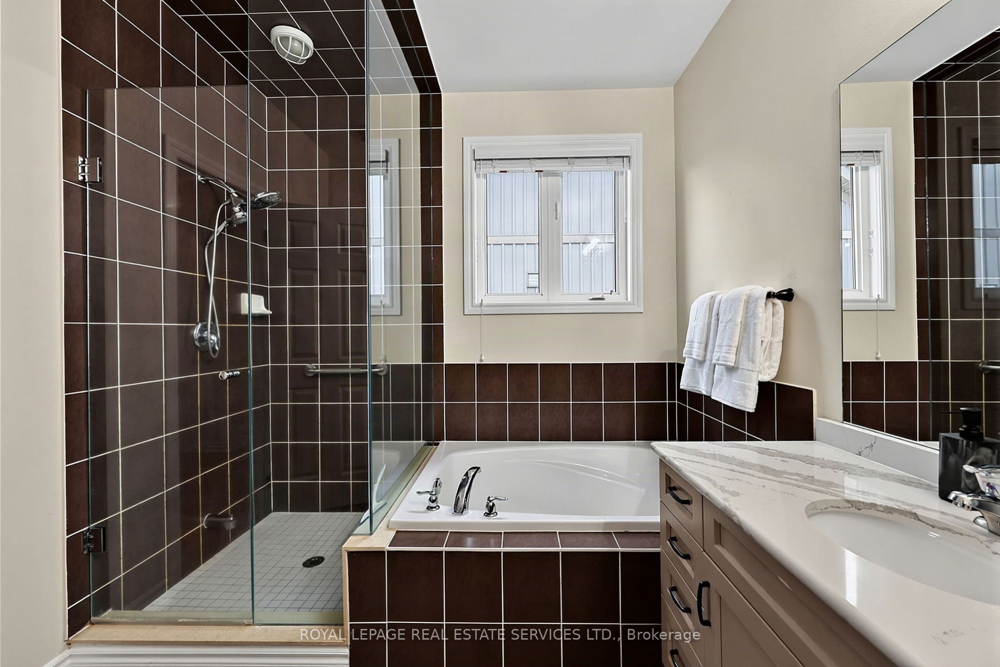 17 Leeward Circle Property Photo 24