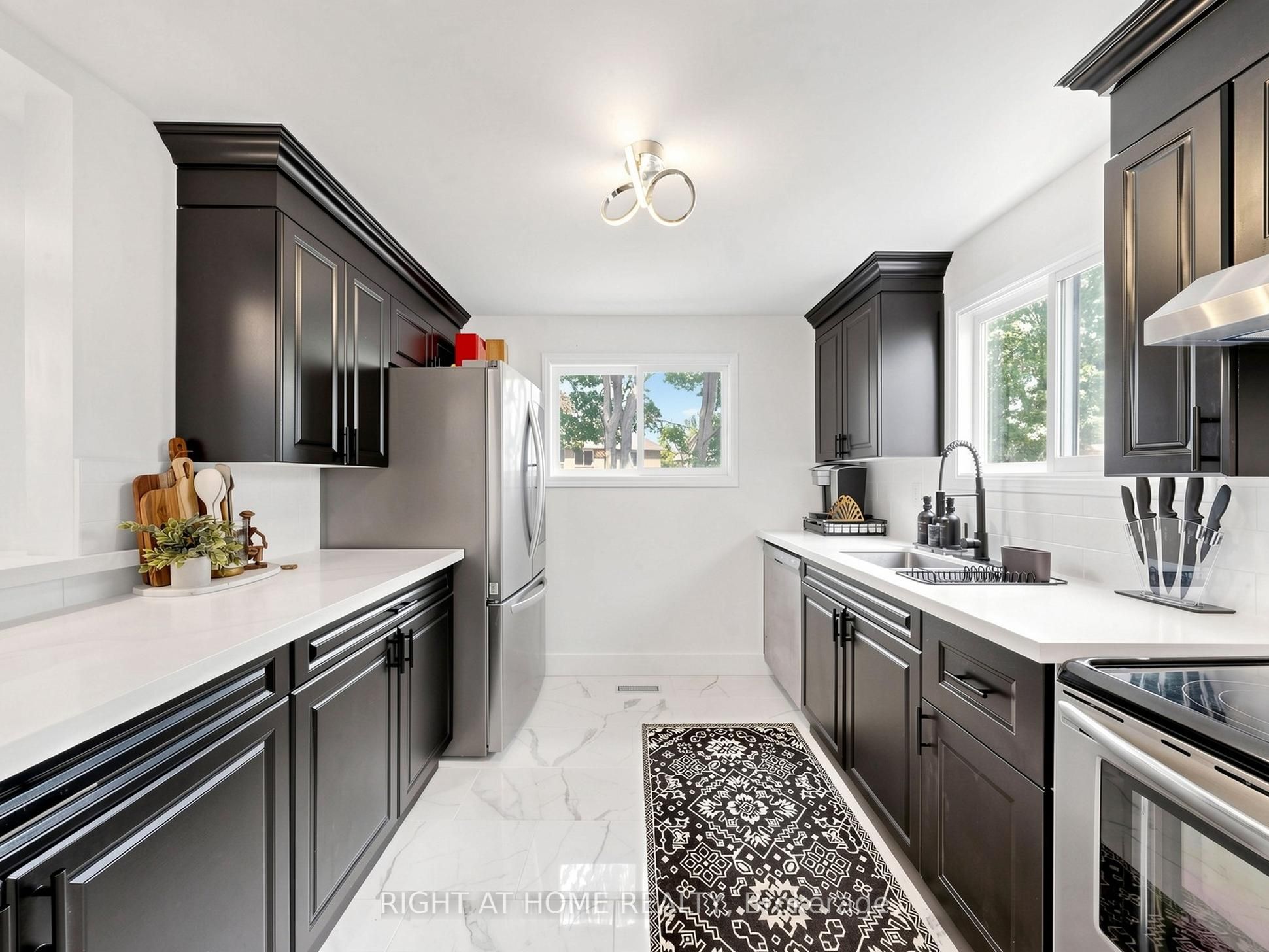 207 Hickling Trail Property Photo 13