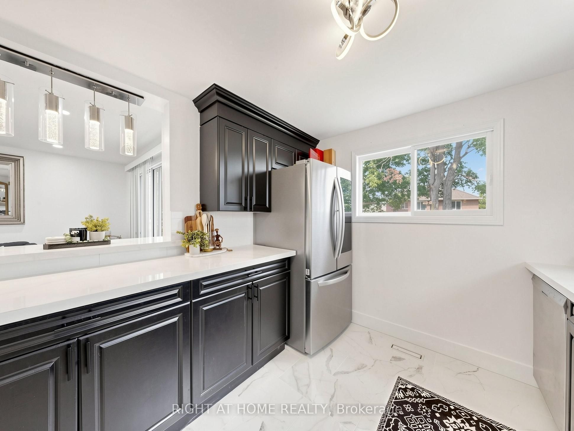 207 Hickling Trail Property Photo 14