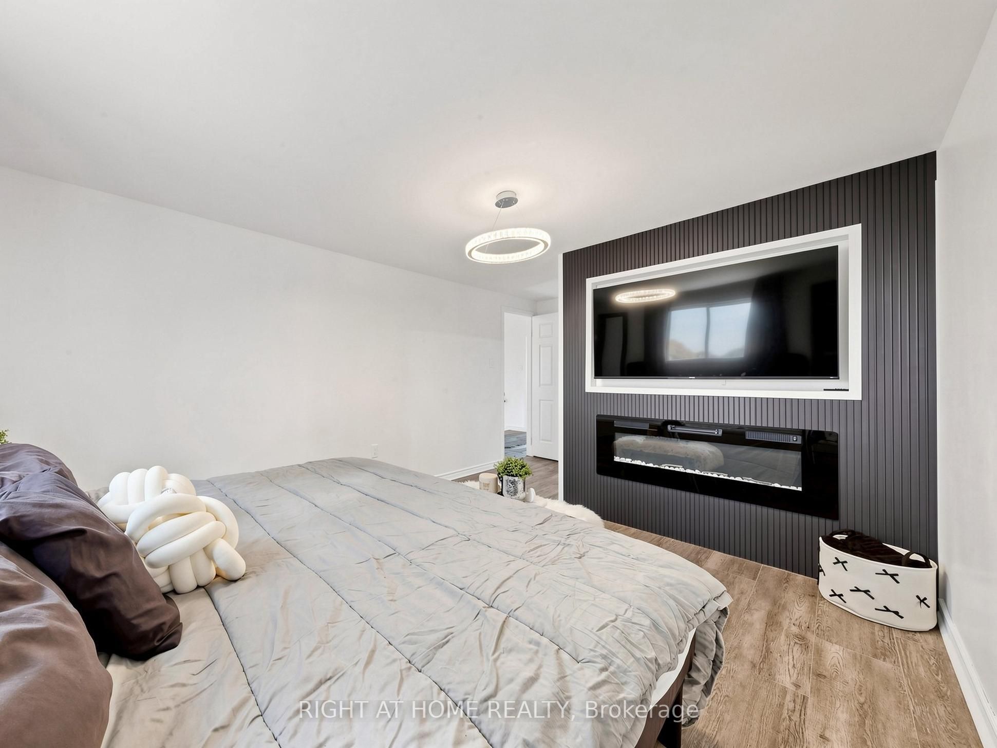 207 Hickling Trail Property Photo 22