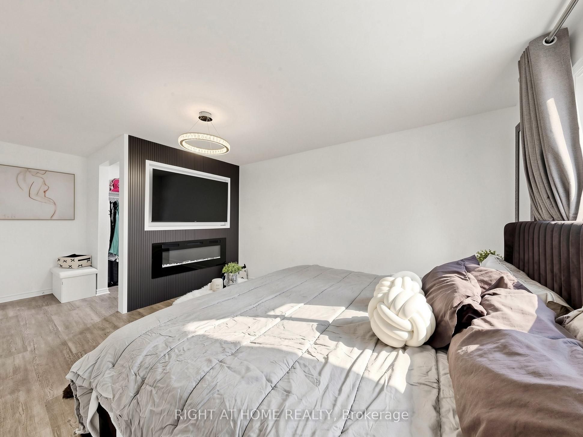 207 Hickling Trail Property Photo 23