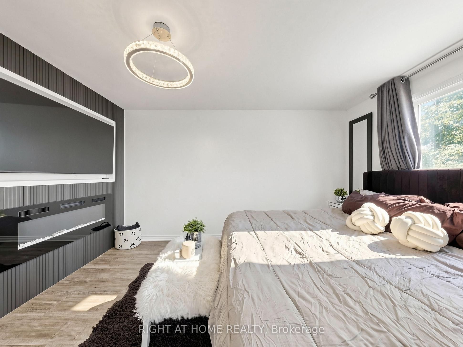 207 Hickling Trail Property Photo 24
