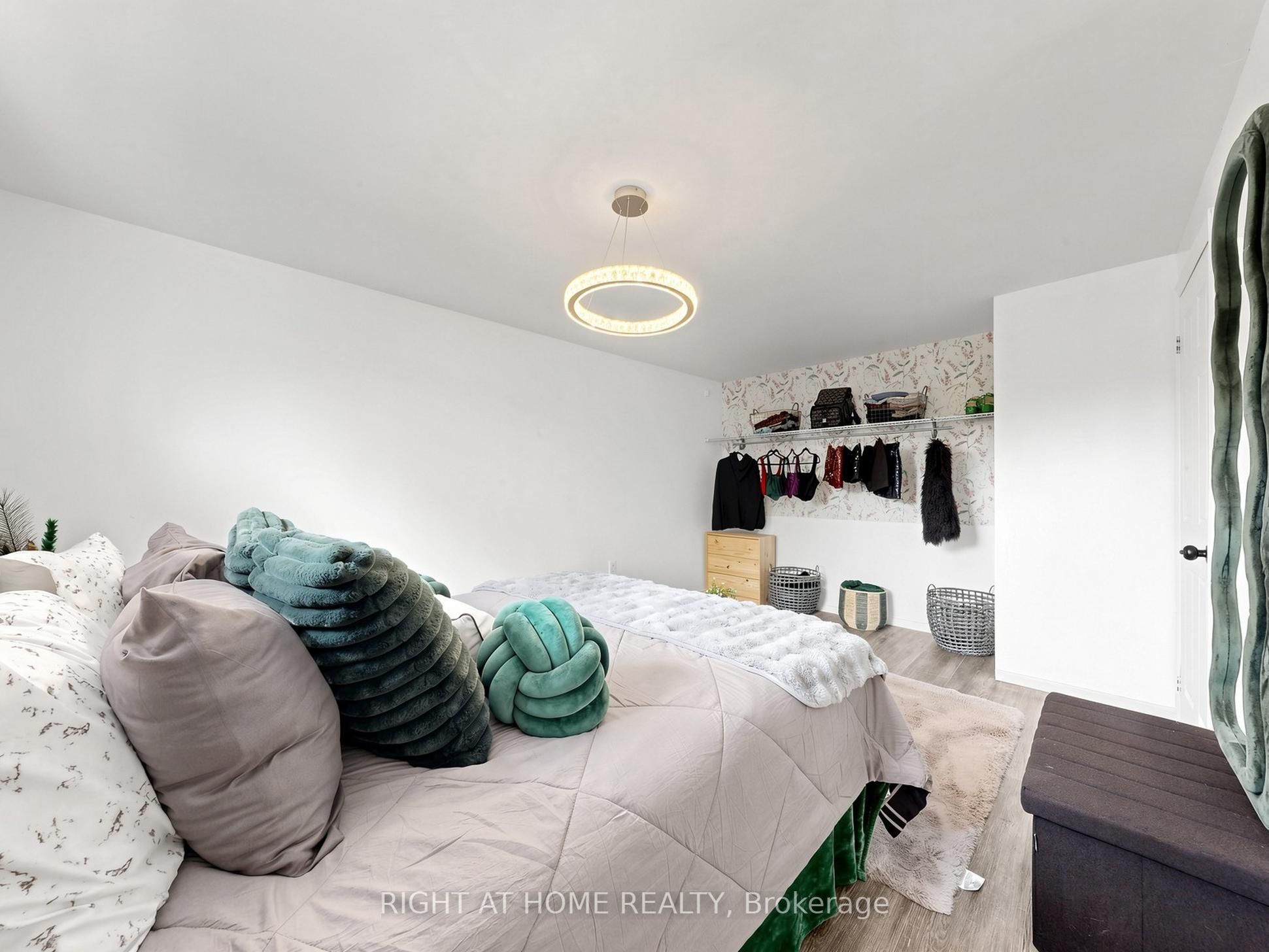207 Hickling Trail Property Photo 33