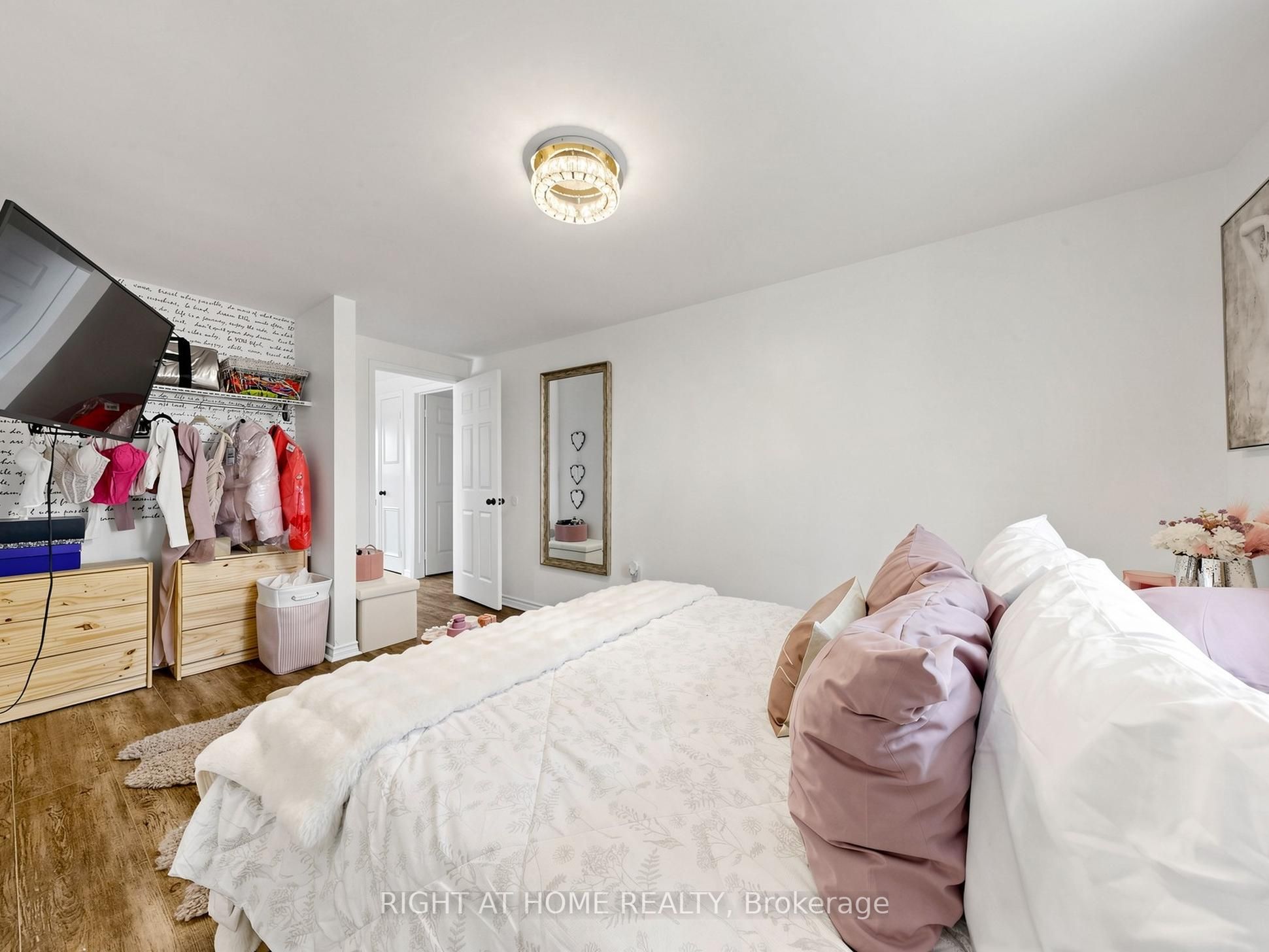 207 Hickling Trail Property Photo 36