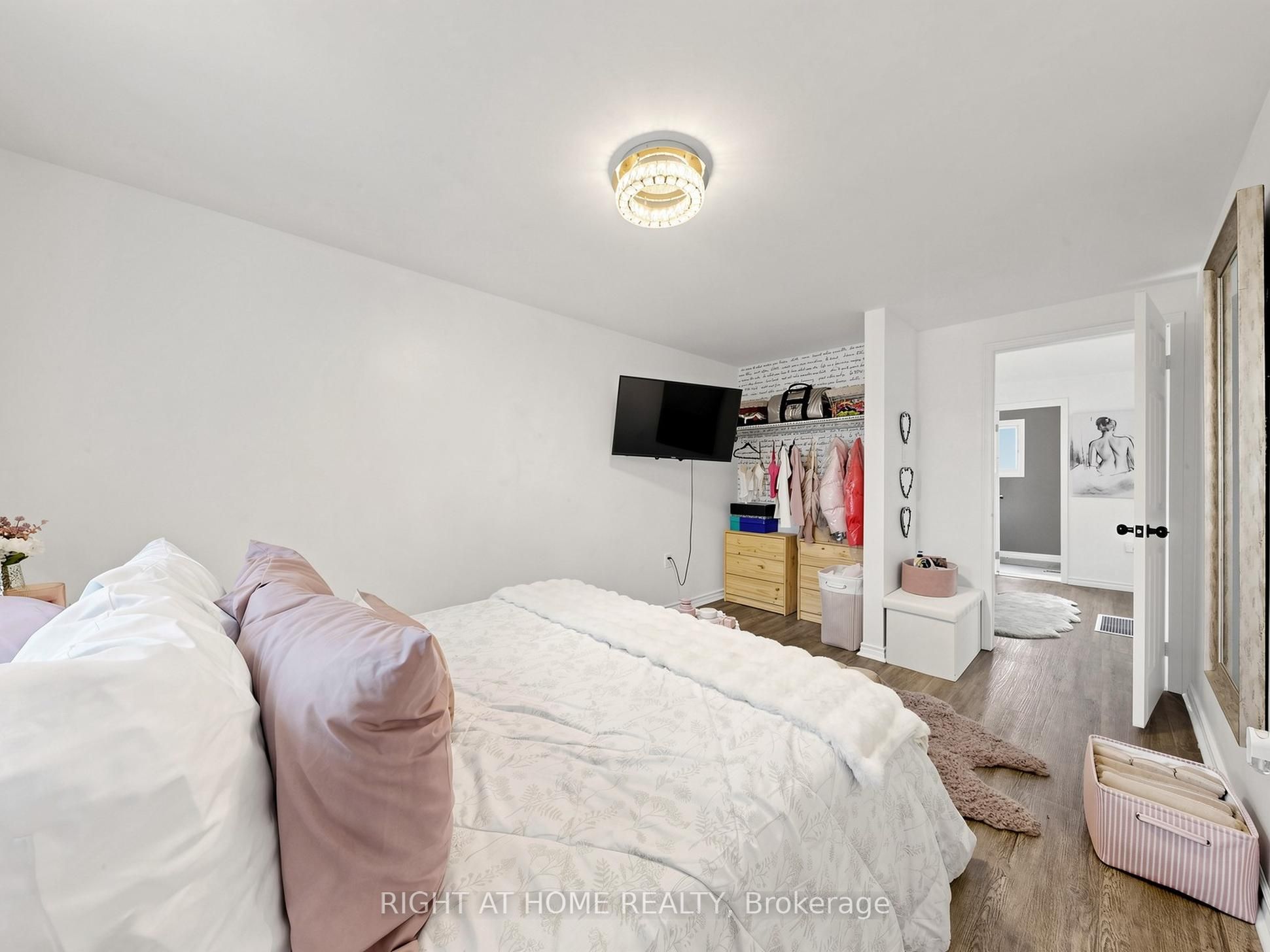 207 Hickling Trail Property Photo 37