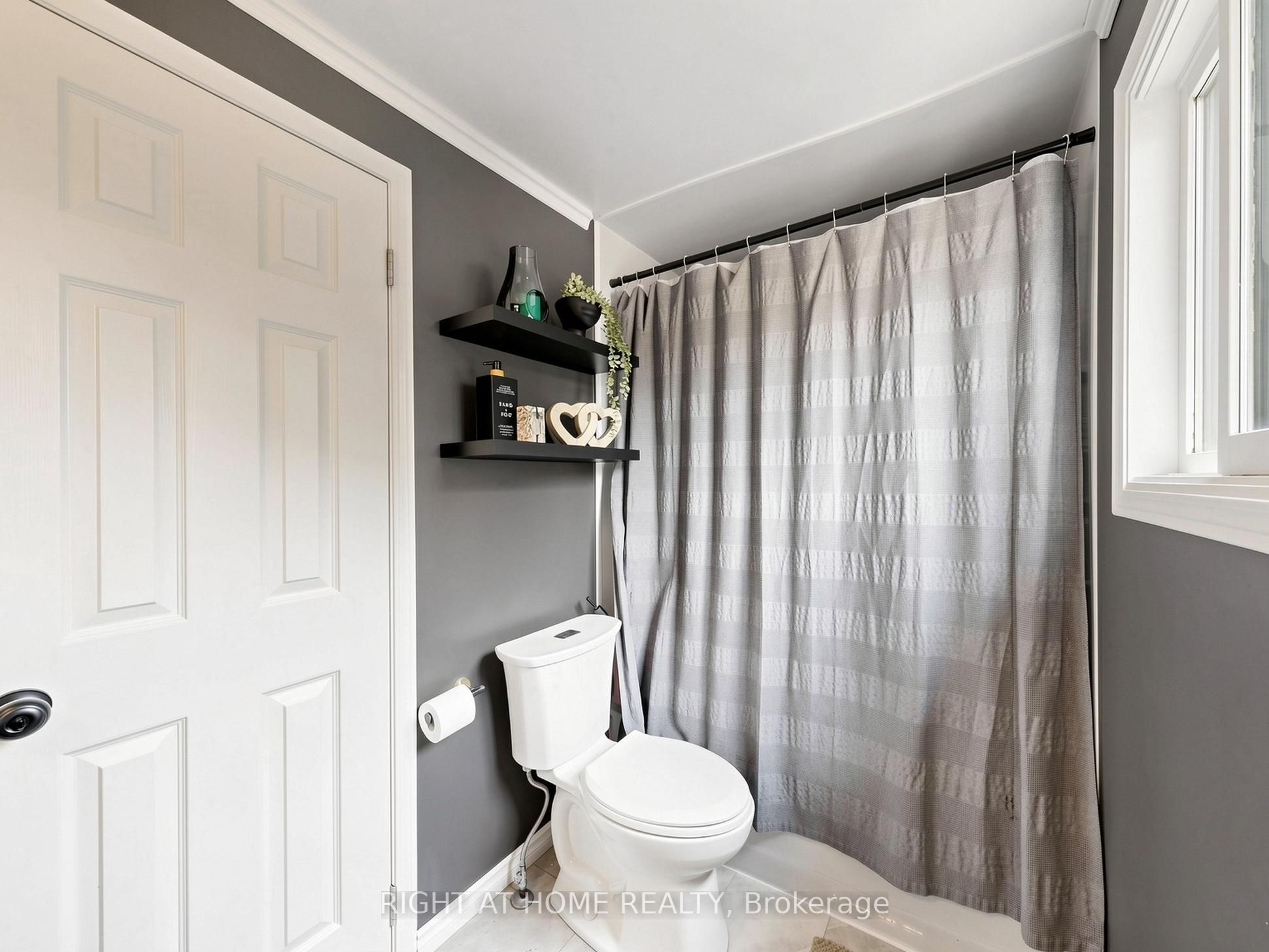 207 Hickling Trail Property Photo 39