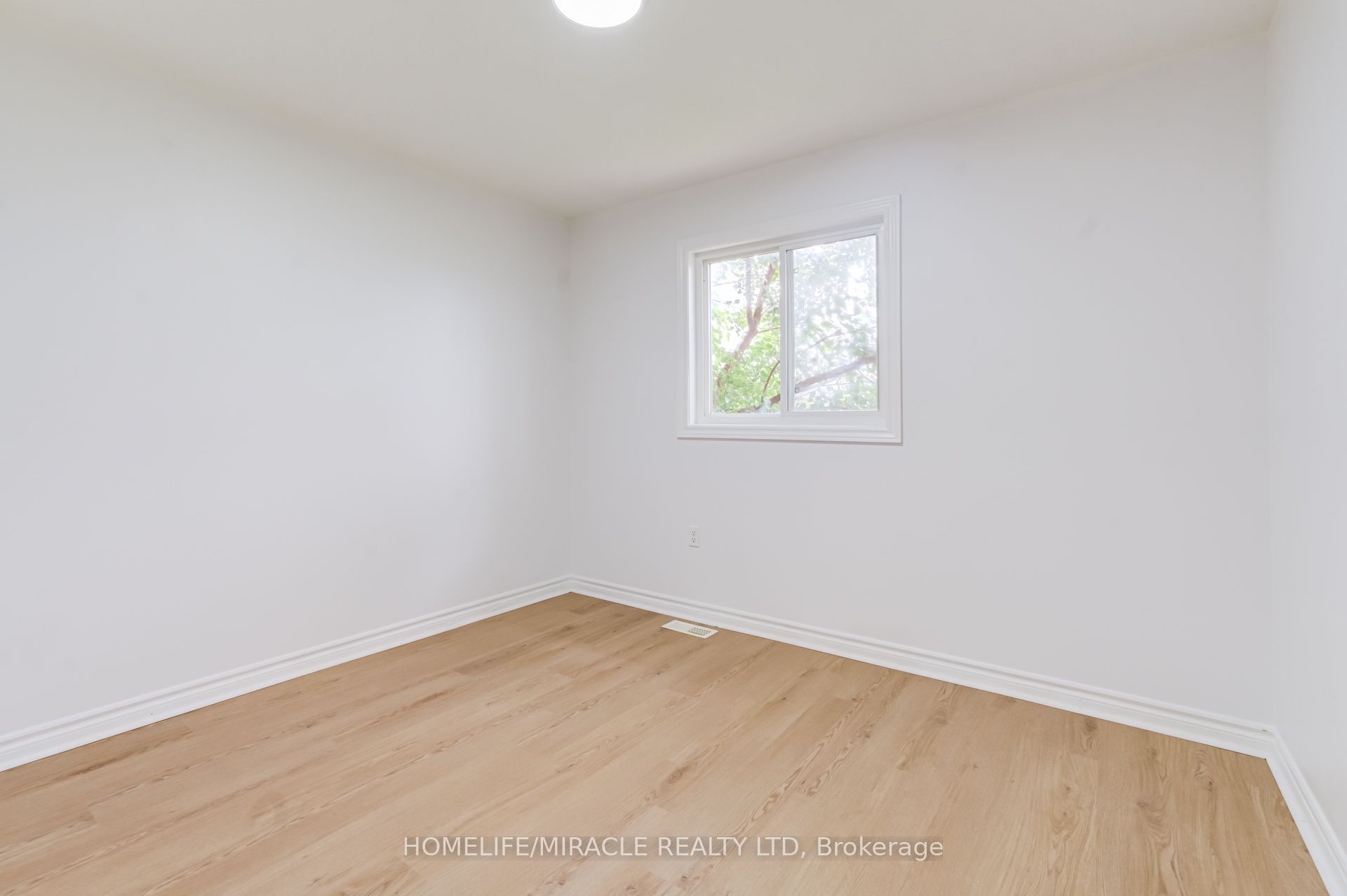 7 Empire Drive Property Photo 25