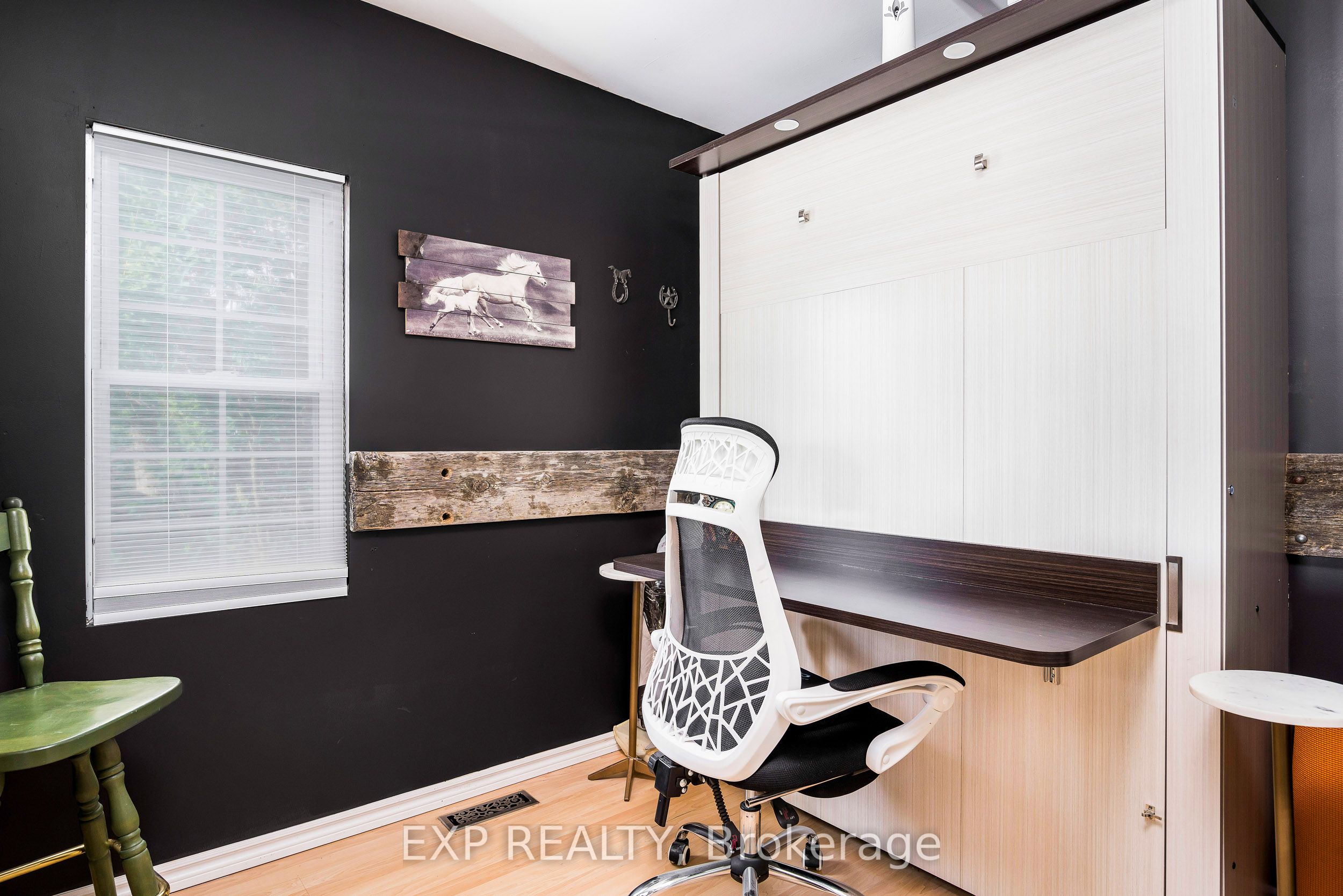 27 Sunnidale Road S Property Photo 7