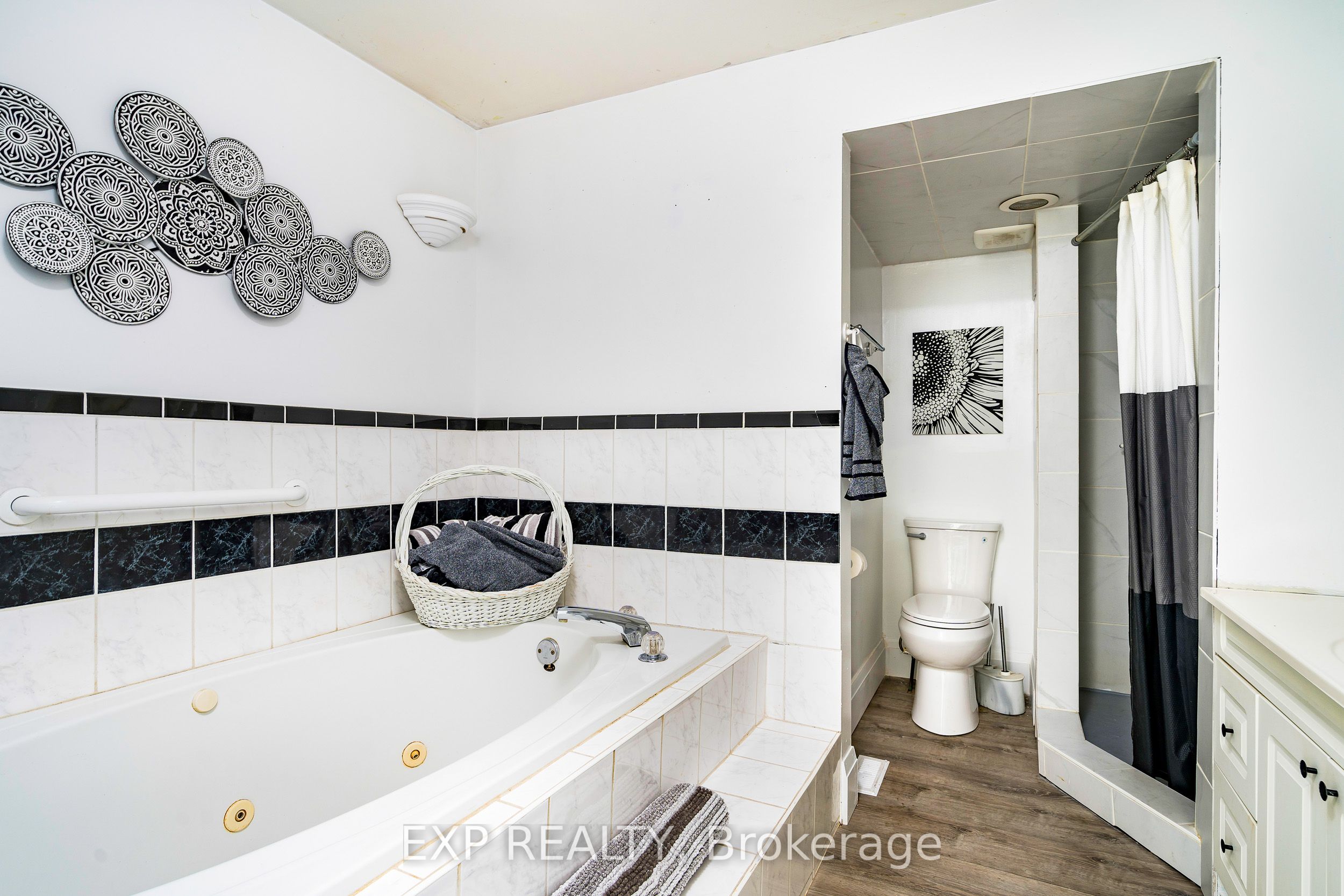 27 Sunnidale Road S Property Photo 11