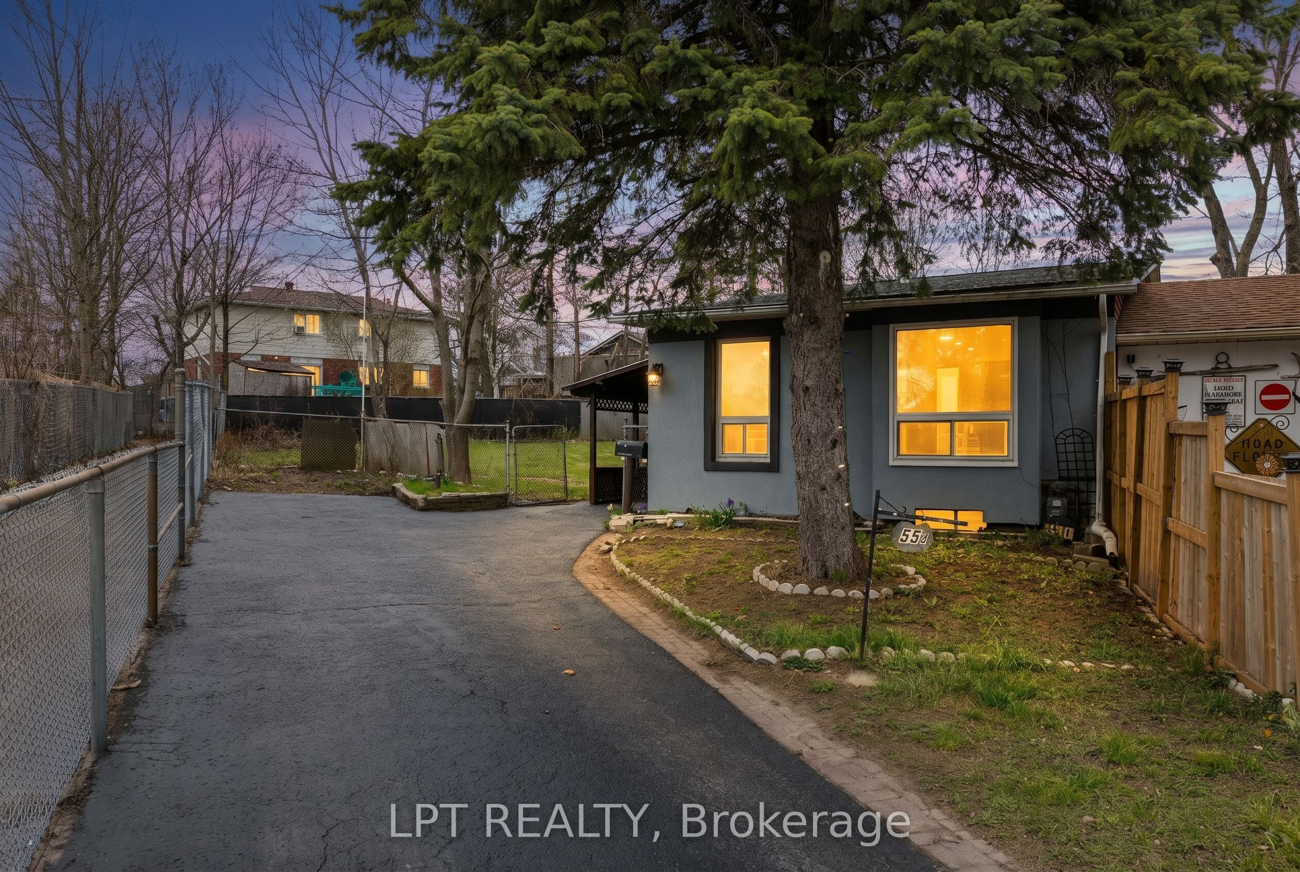 55H Chaucer Crescent Property Photo 1