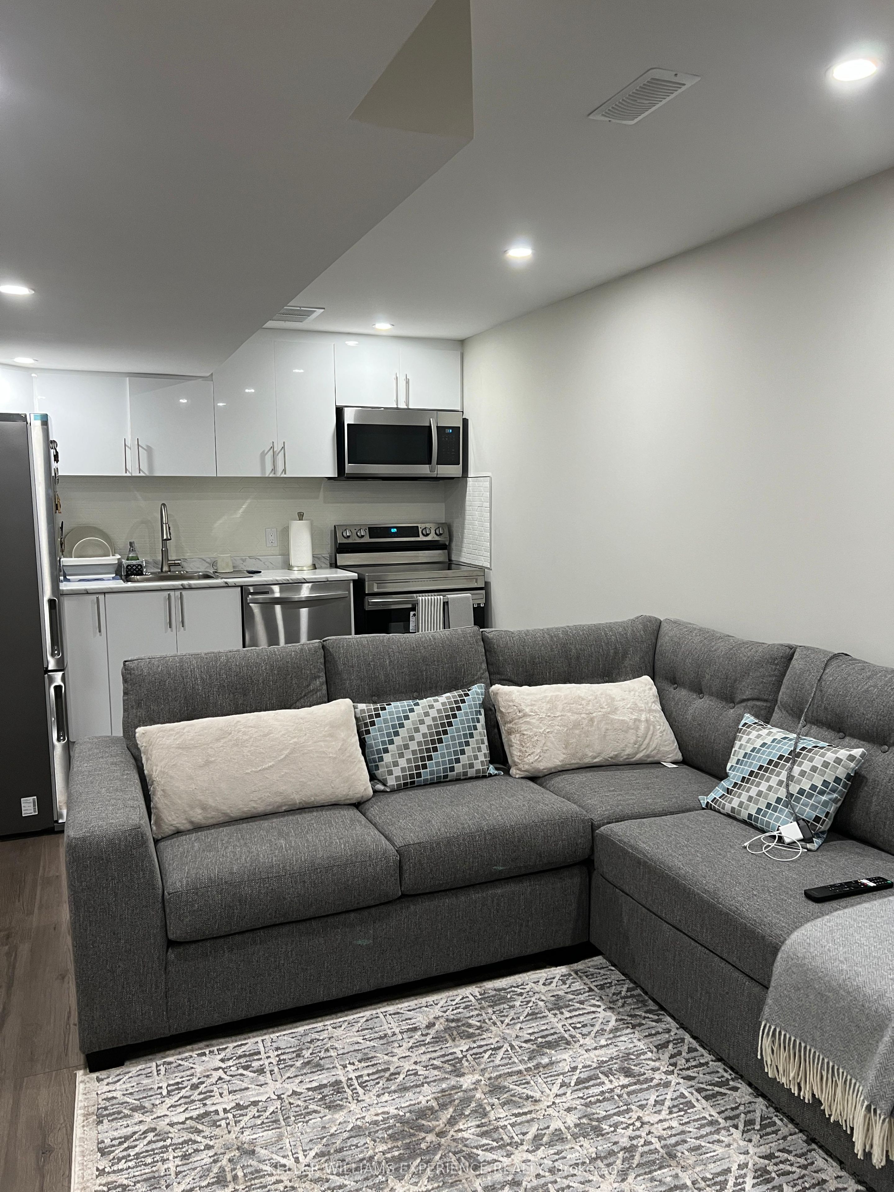 8 Grace Crescent Property Photo 2