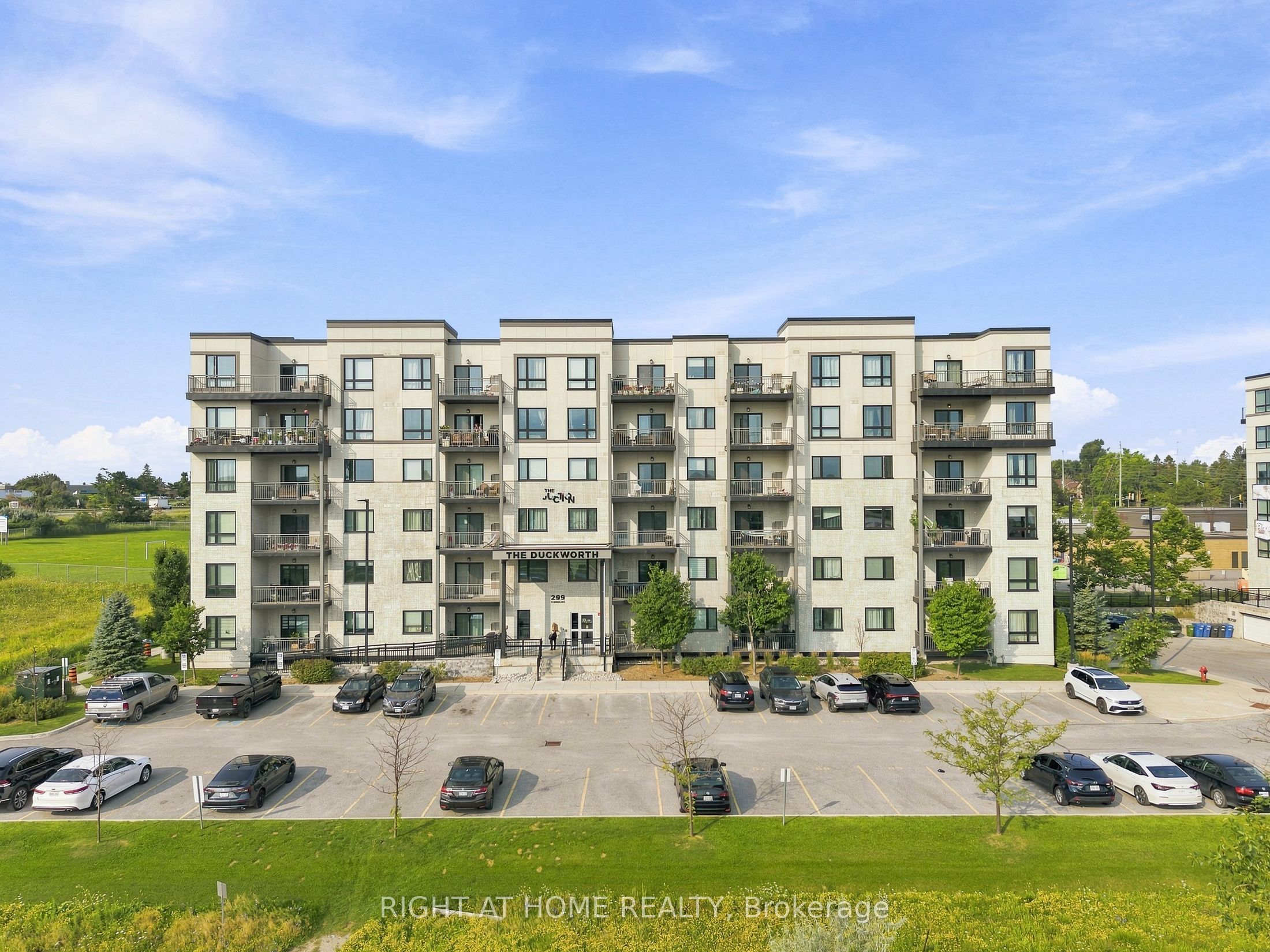 299 Cundles Road E #106 Property Photo 3
