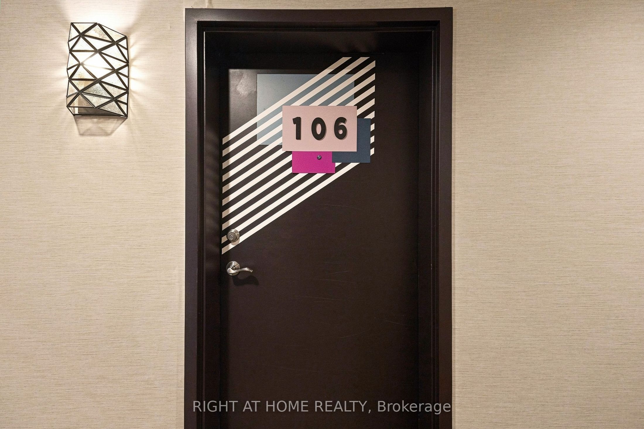 299 Cundles Road E #106 Property Photo 7
