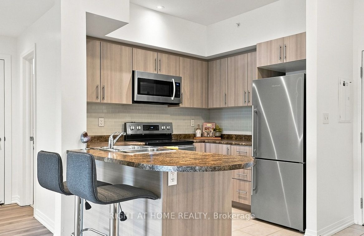299 Cundles Road E #106 Property Photo 10