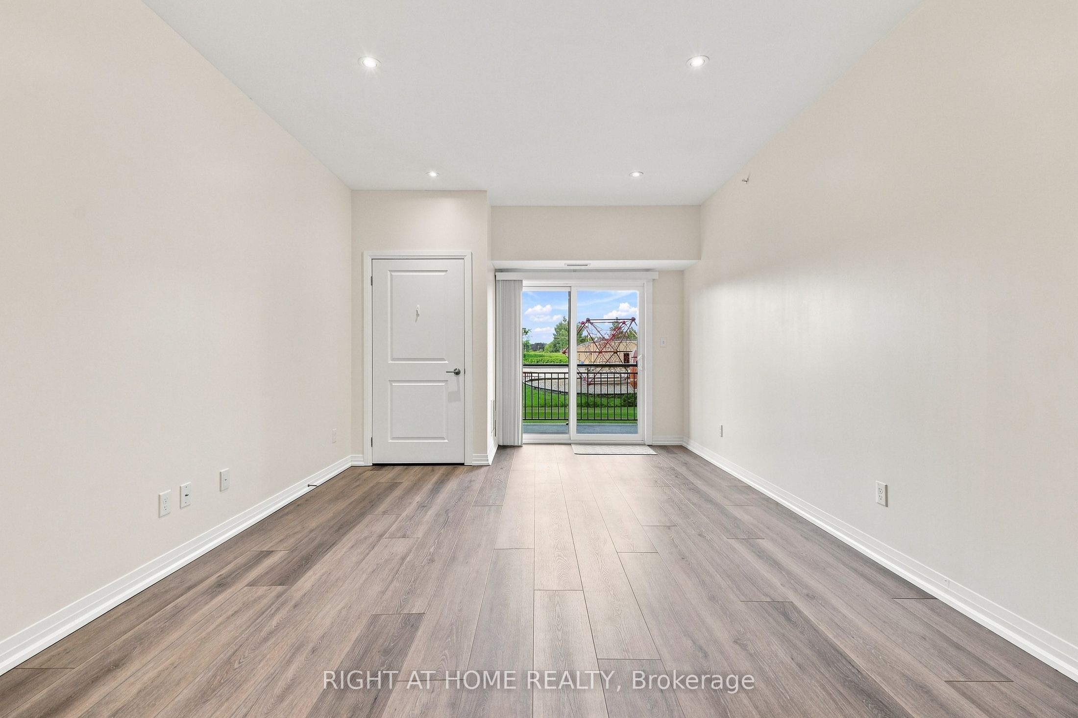 299 Cundles Road E #106 Property Photo 21