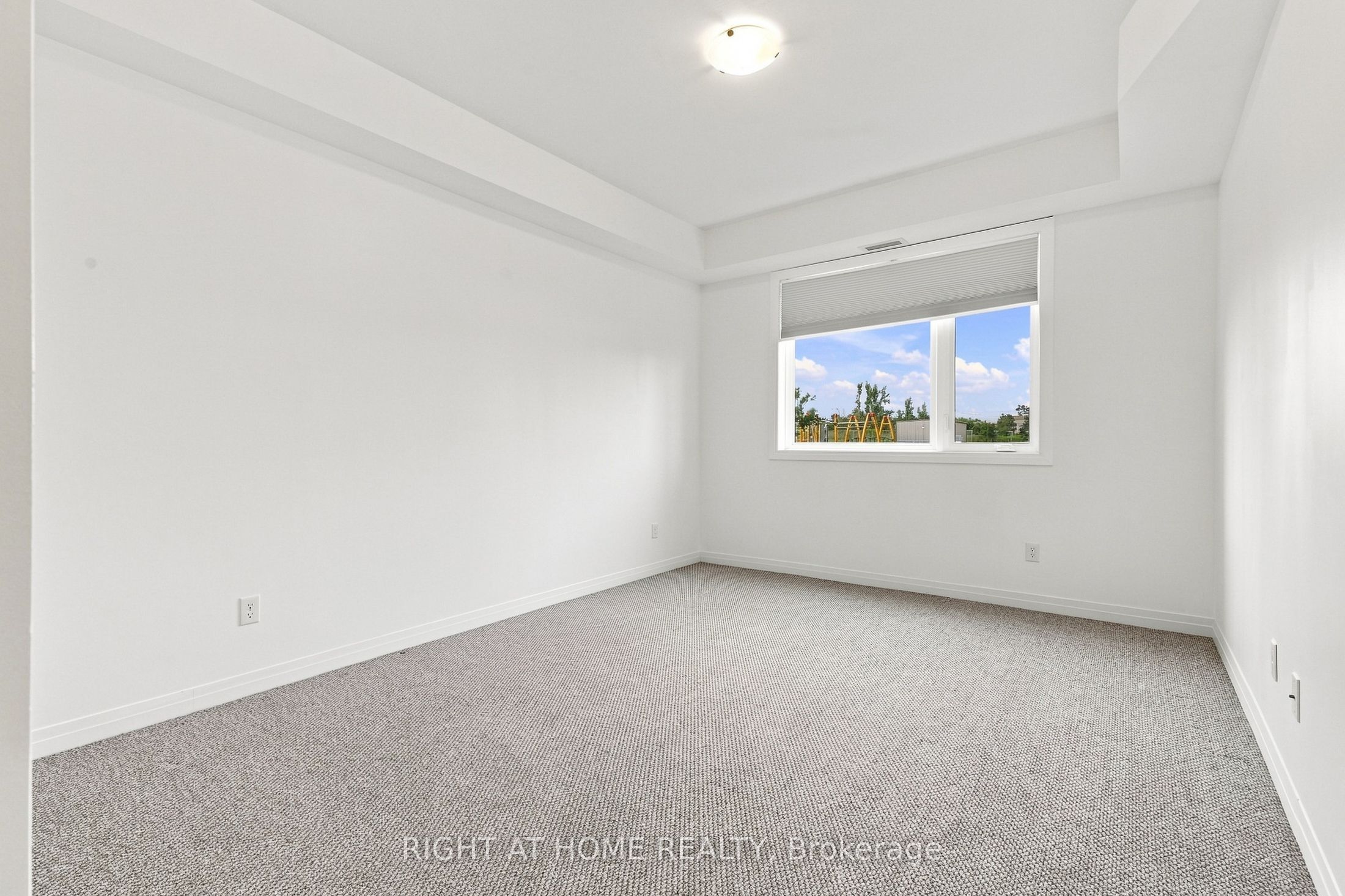 299 Cundles Road E #106 Property Photo 26