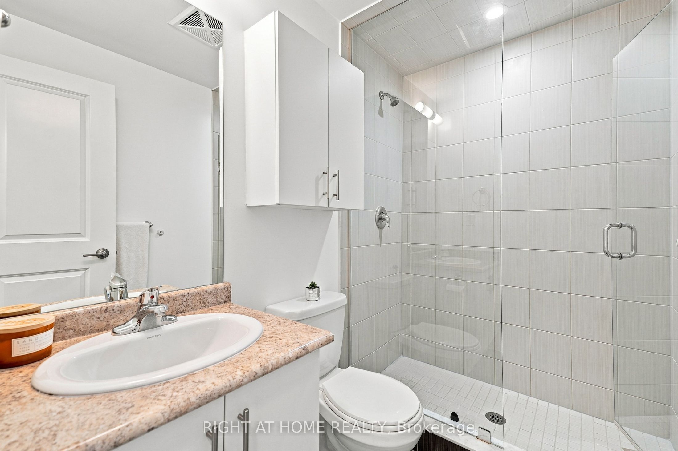 299 Cundles Road E #106 Property Photo 28