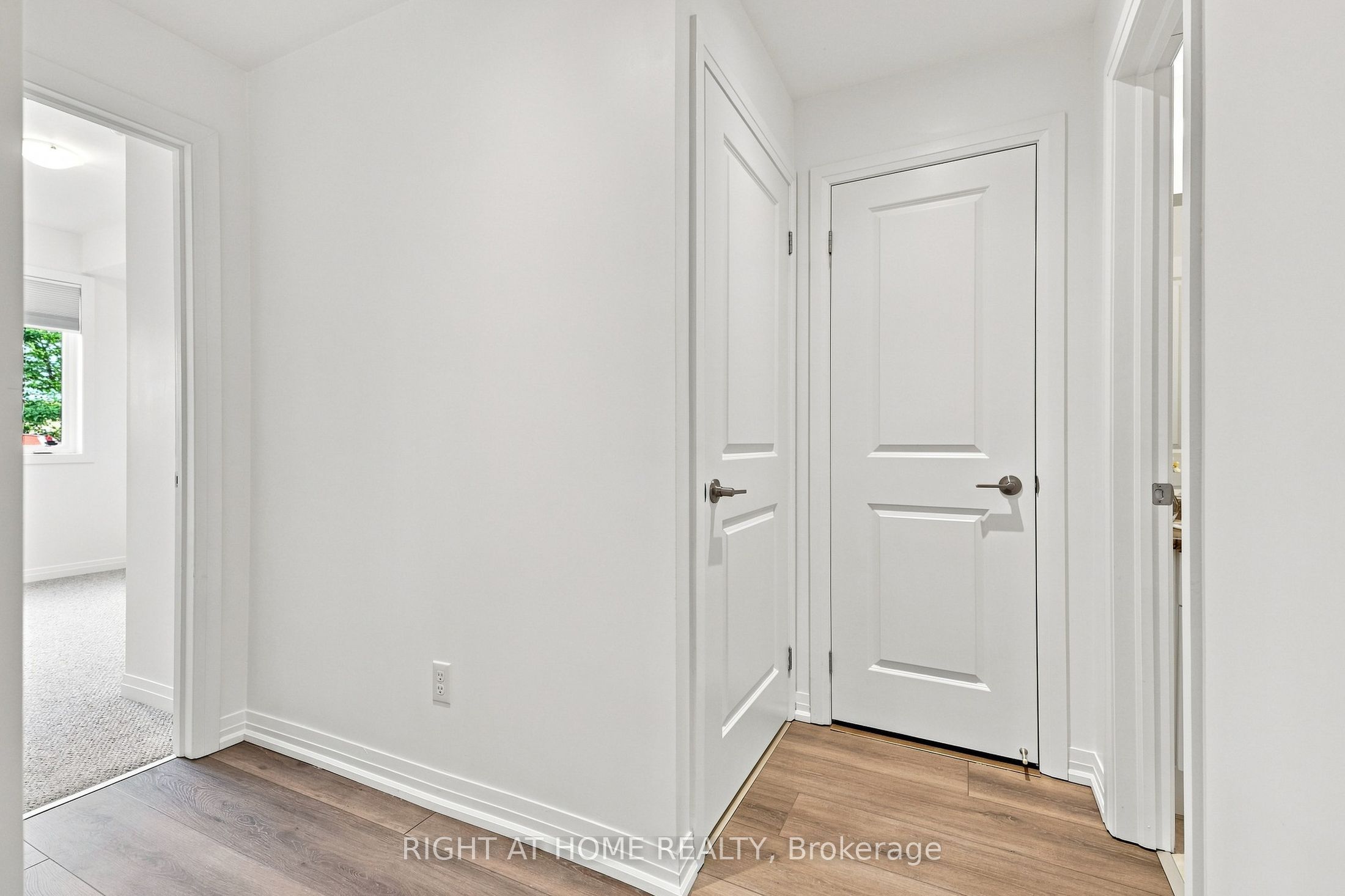 299 Cundles Road E #106 Property Photo 29