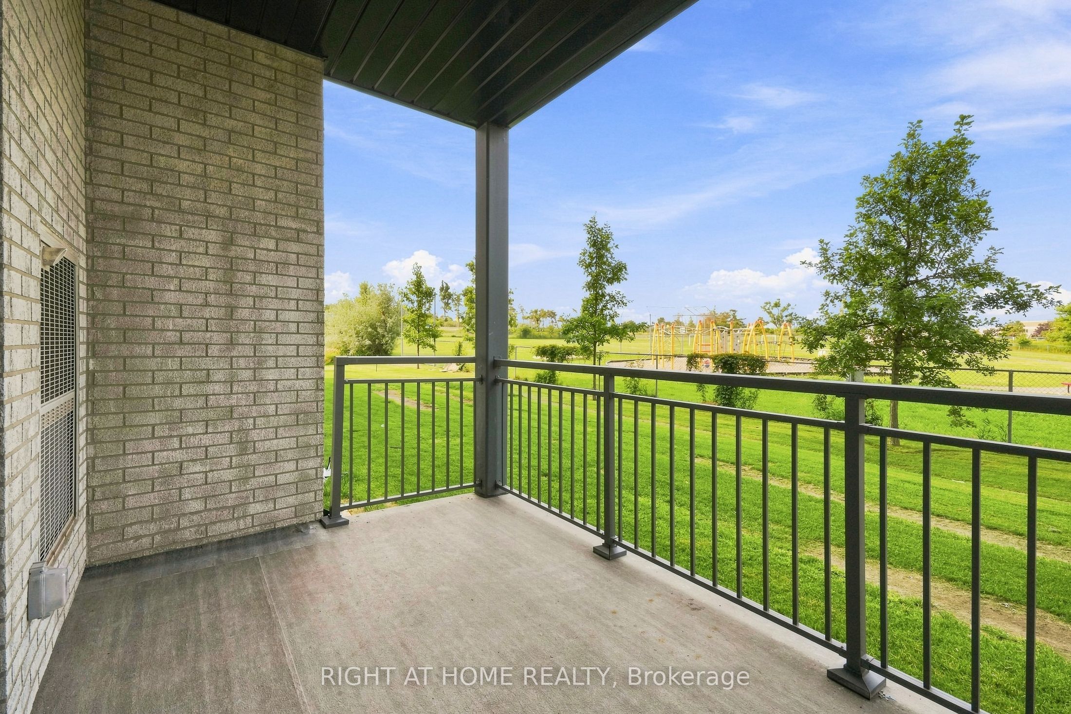 299 Cundles Road E #106 Property Photo 36