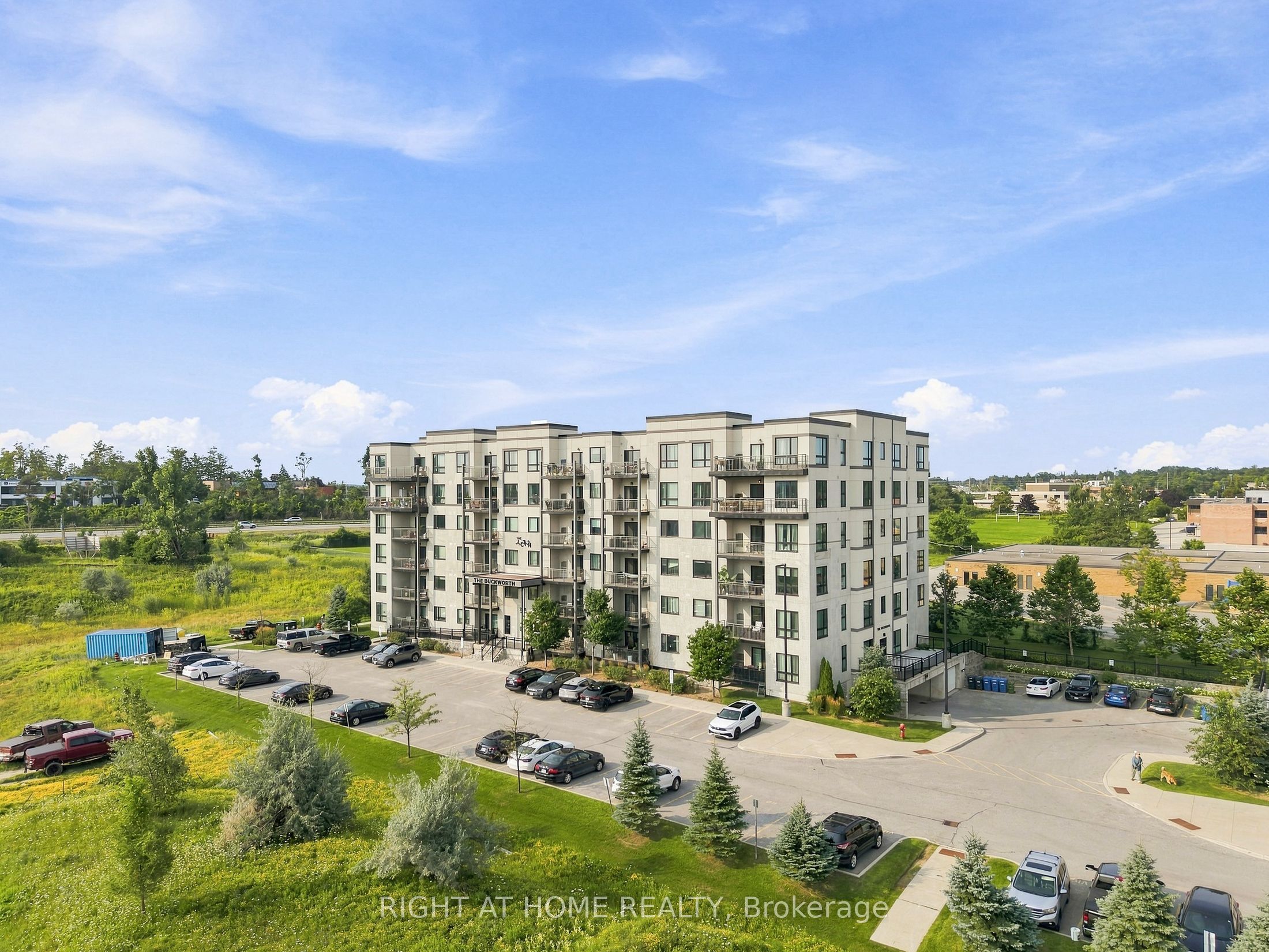 299 Cundles Road E #106 Property Photo 39