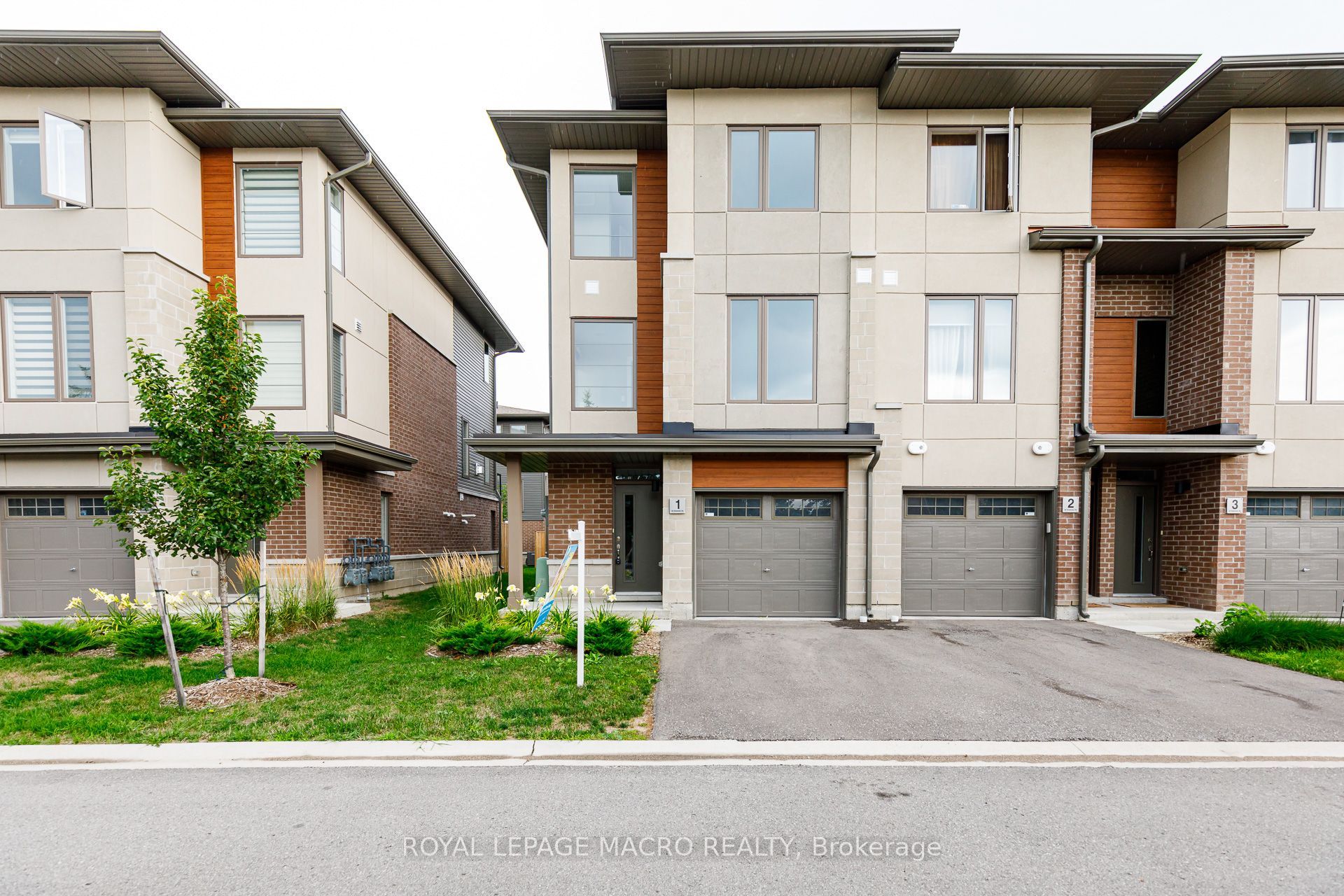 33 Dawson Drive 1 Property Photo 1
