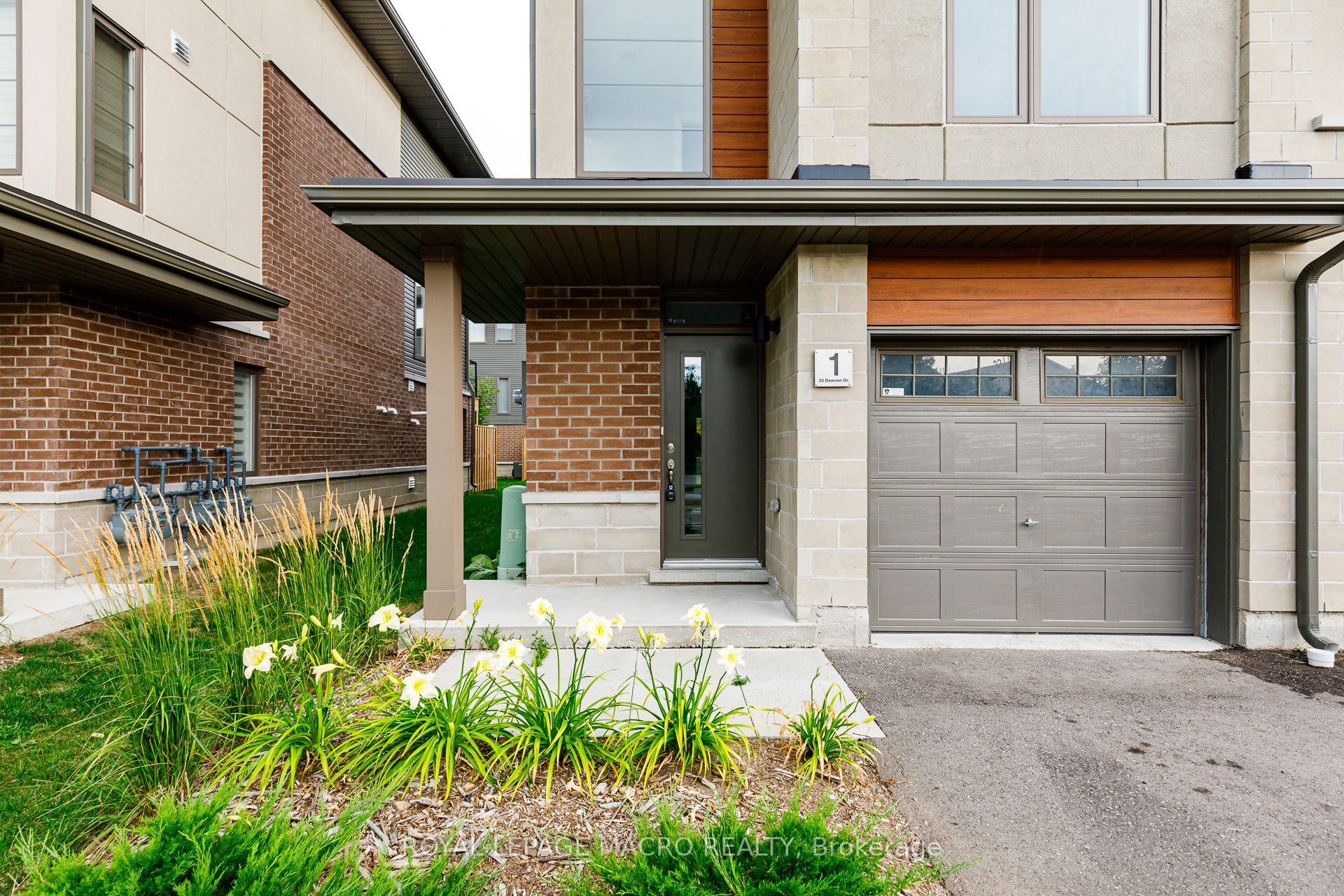 33 Dawson Drive 1 Property Photo 2