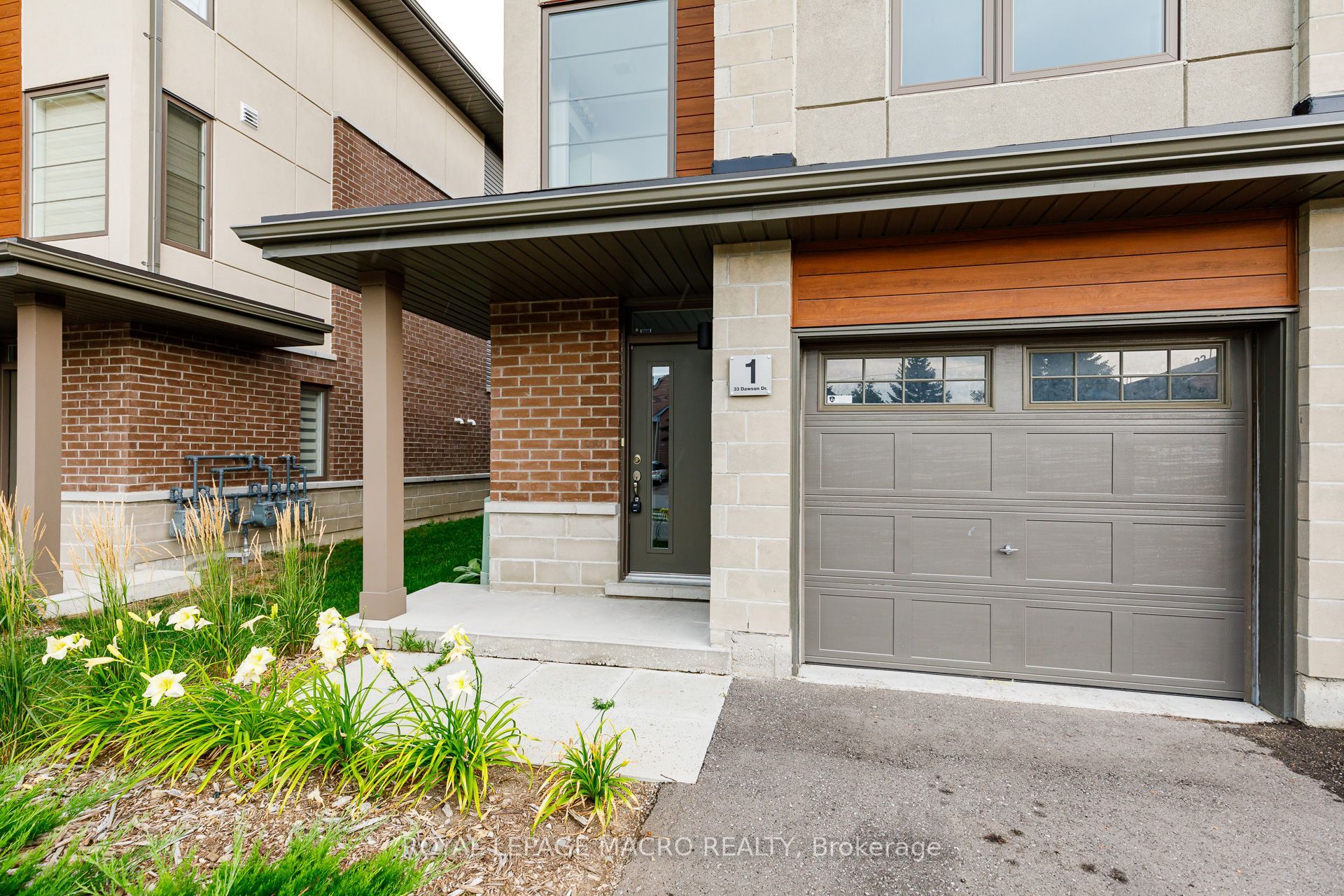 33 Dawson Drive 1 Property Photo 3