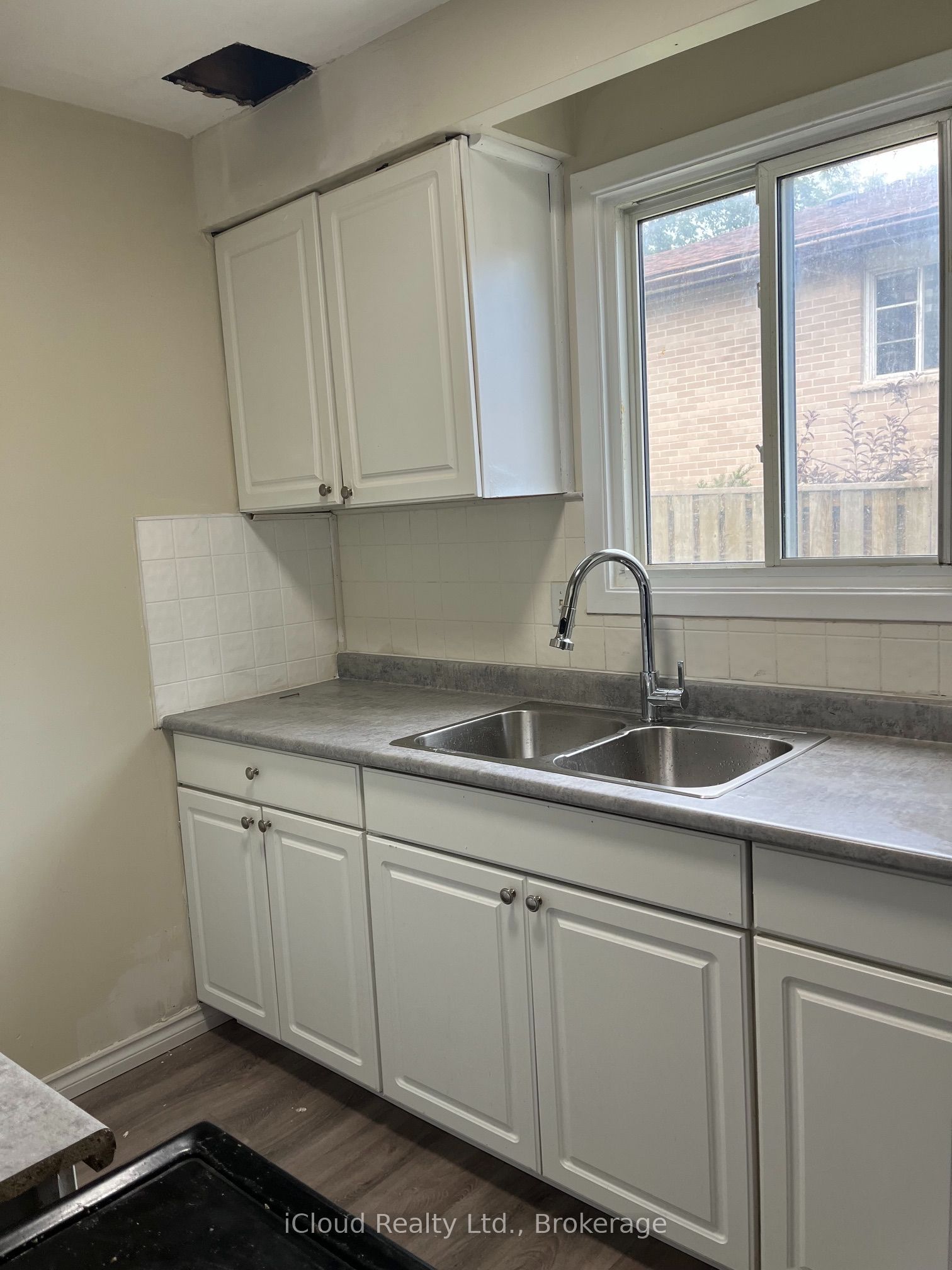 36 Sylvia Street Property Photo 2