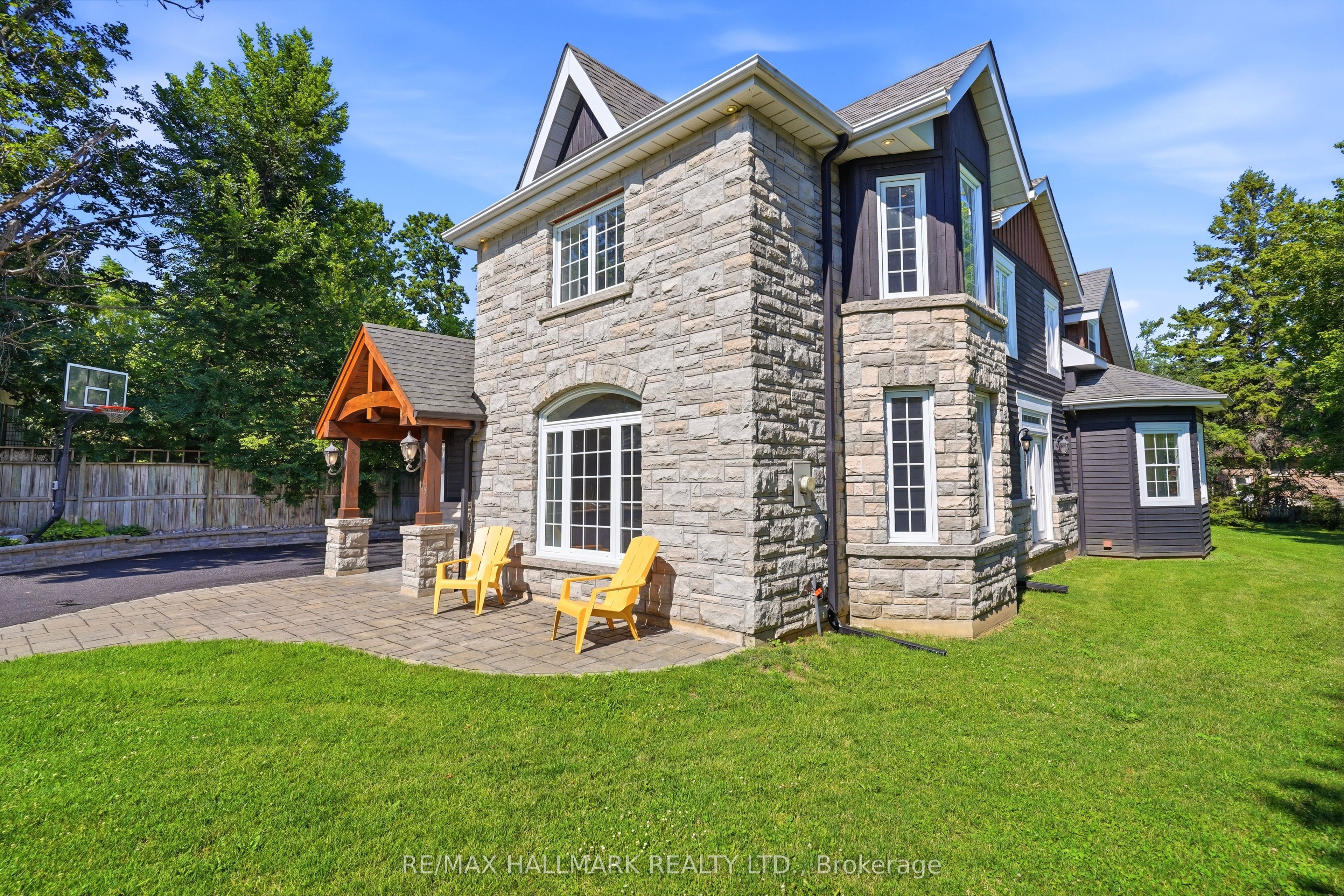 105 Duckworth Street Property Photo 7