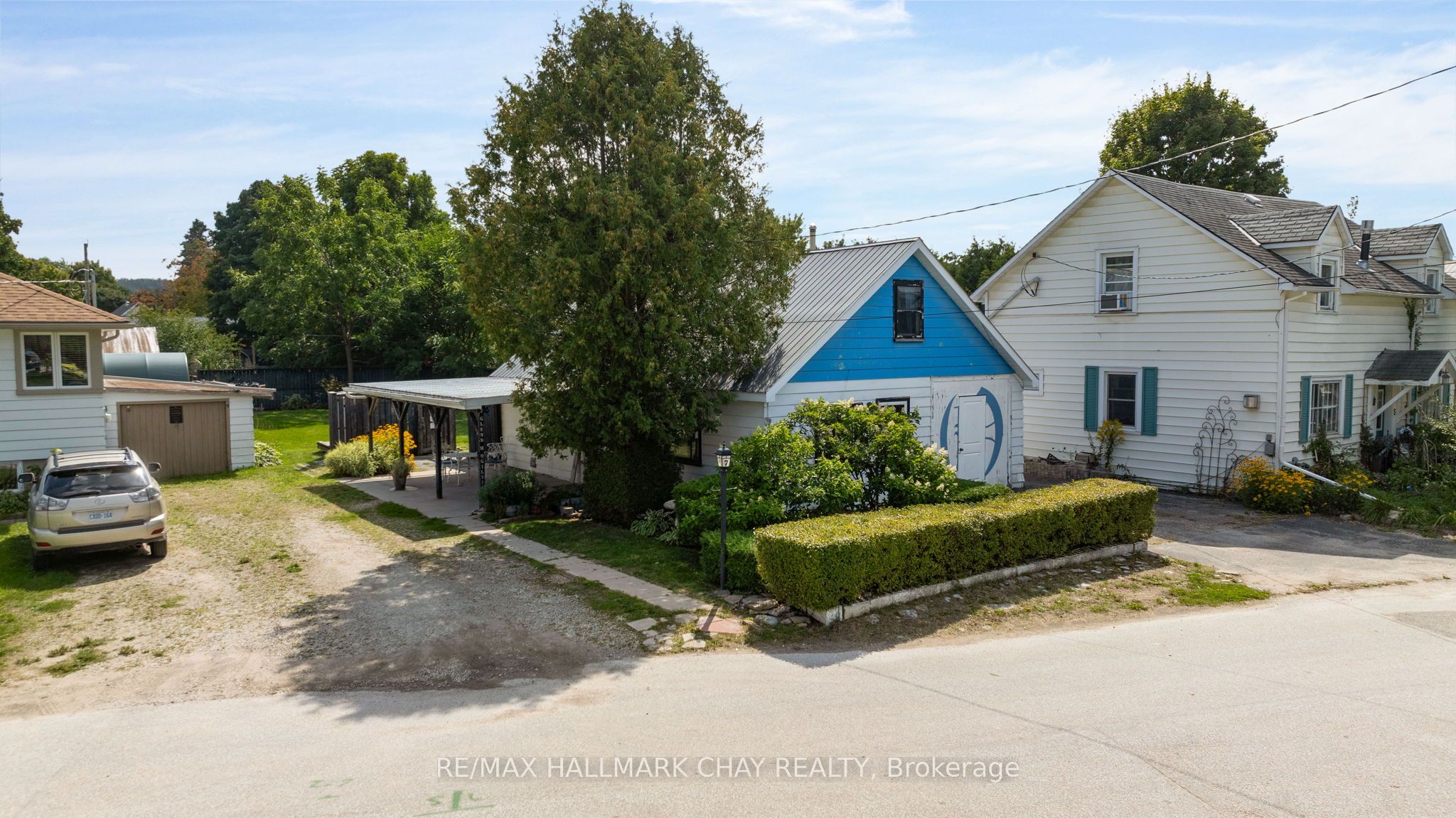 7 Caroline Street E Property Photo 2