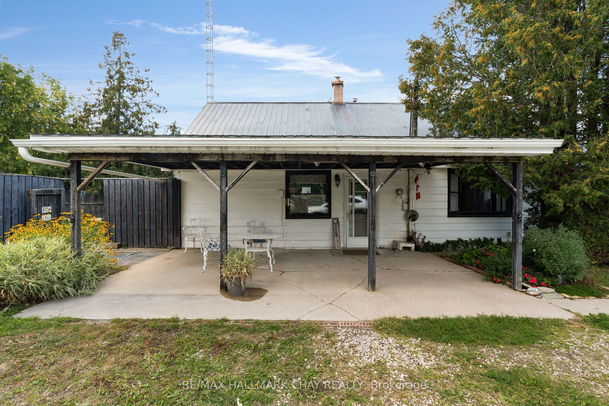7 Caroline Street E Property Photo 3
