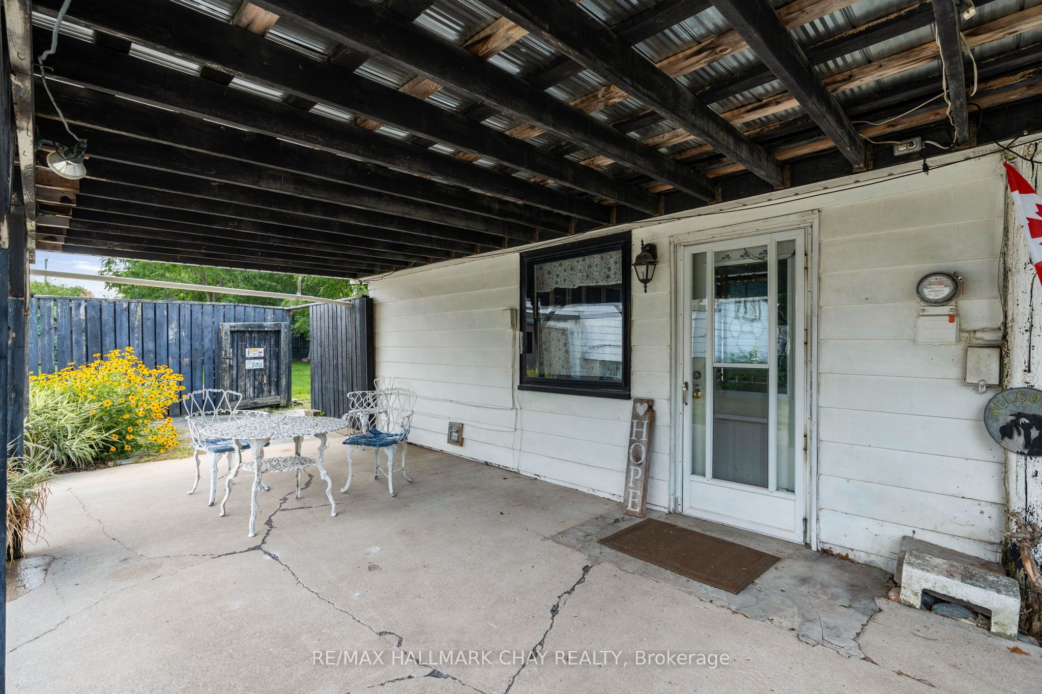 7 Caroline Street E Property Photo 5