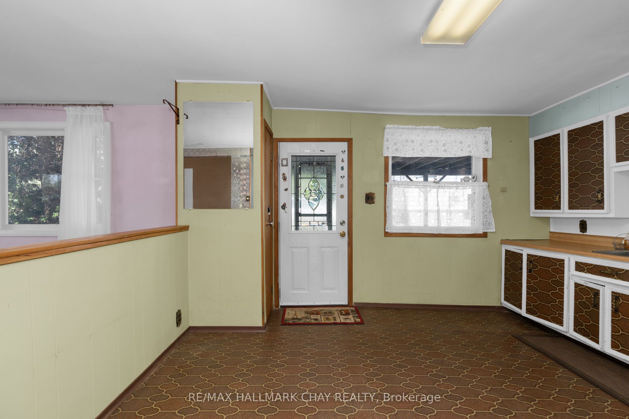 7 Caroline Street E Property Photo 6