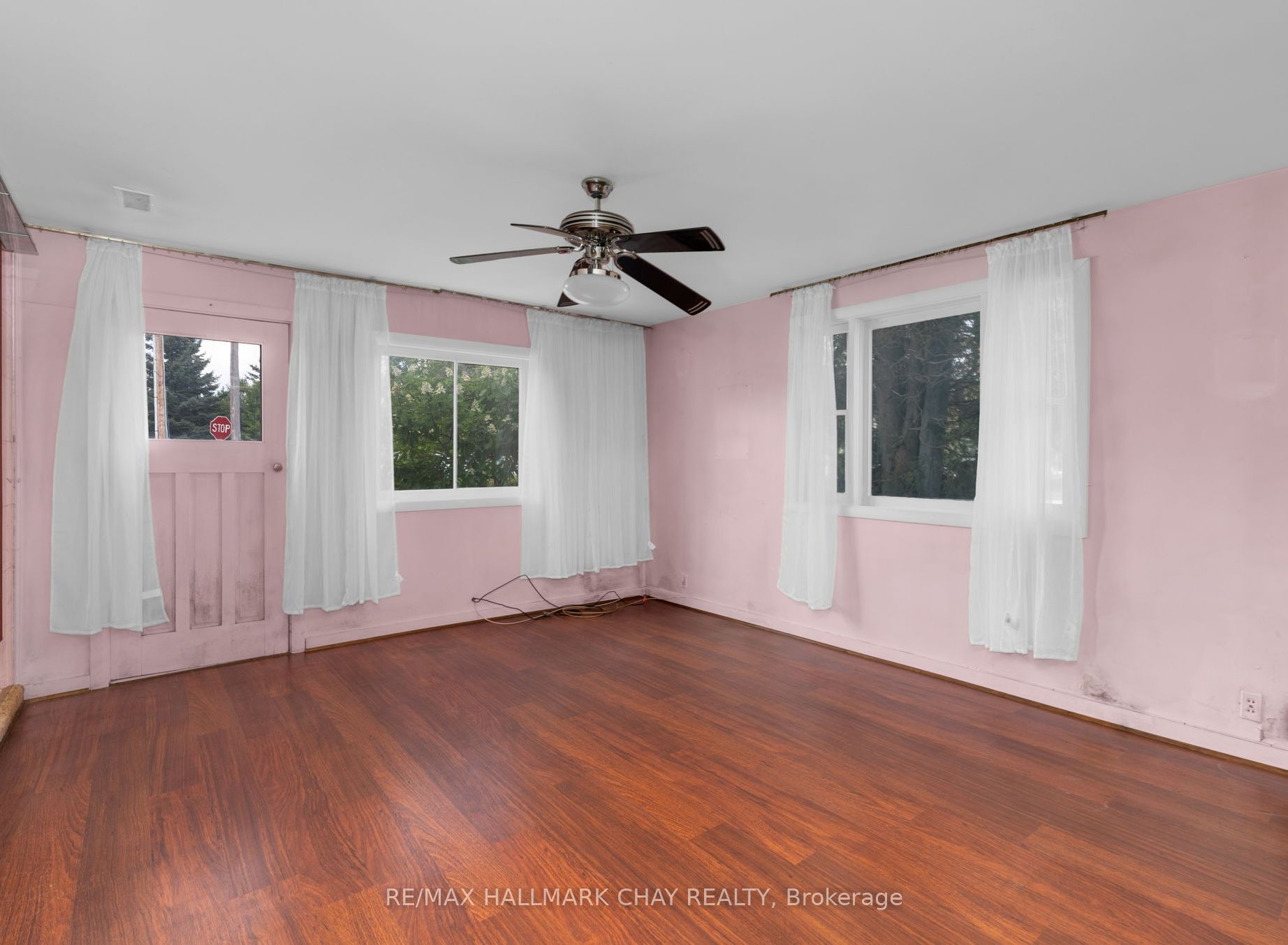 7 Caroline Street E Property Photo 9